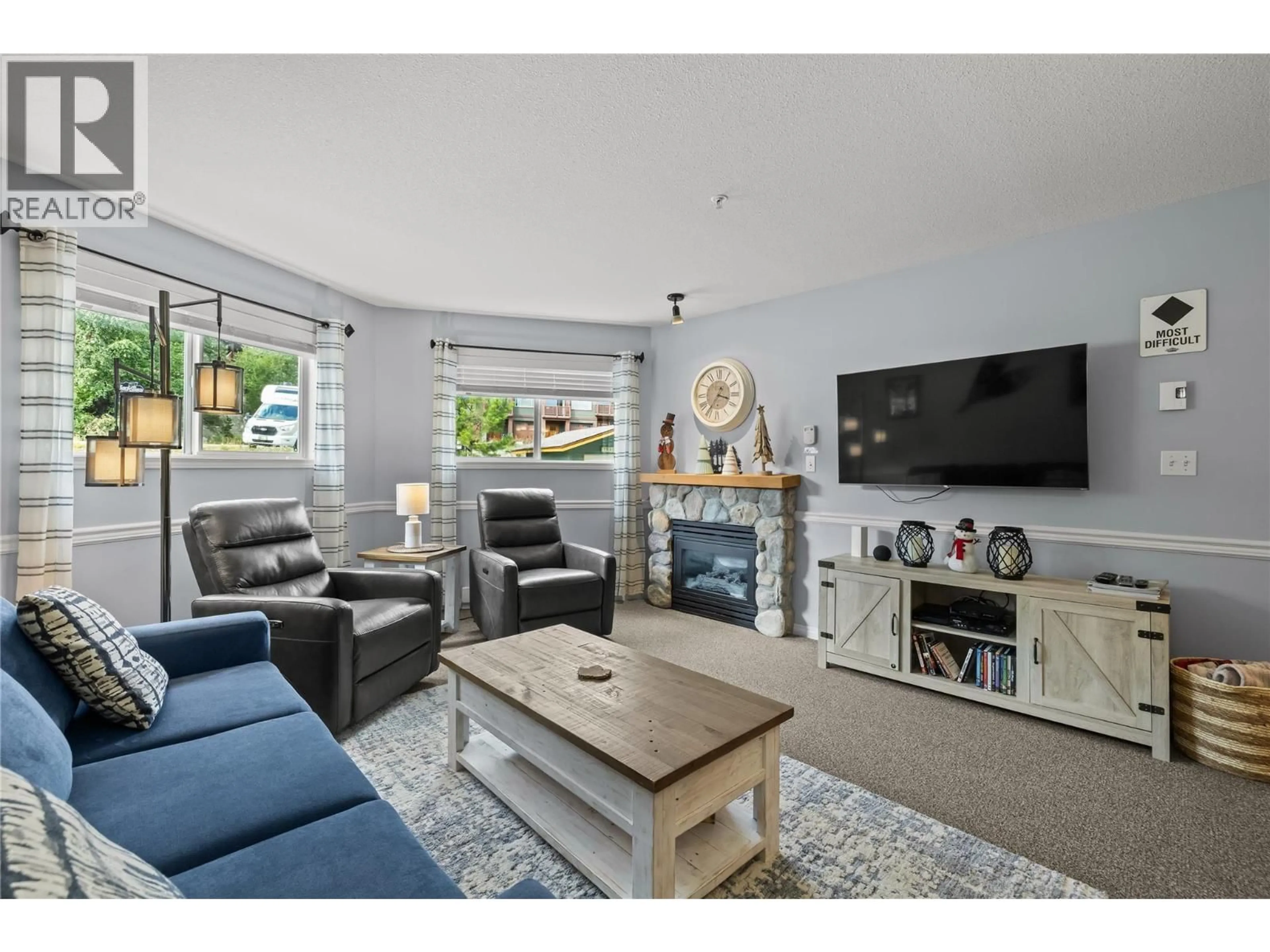 Living room with furniture, unknown for 105 - 215 KETTLEVIEW ROAD, Big White British Columbia V1P1T4