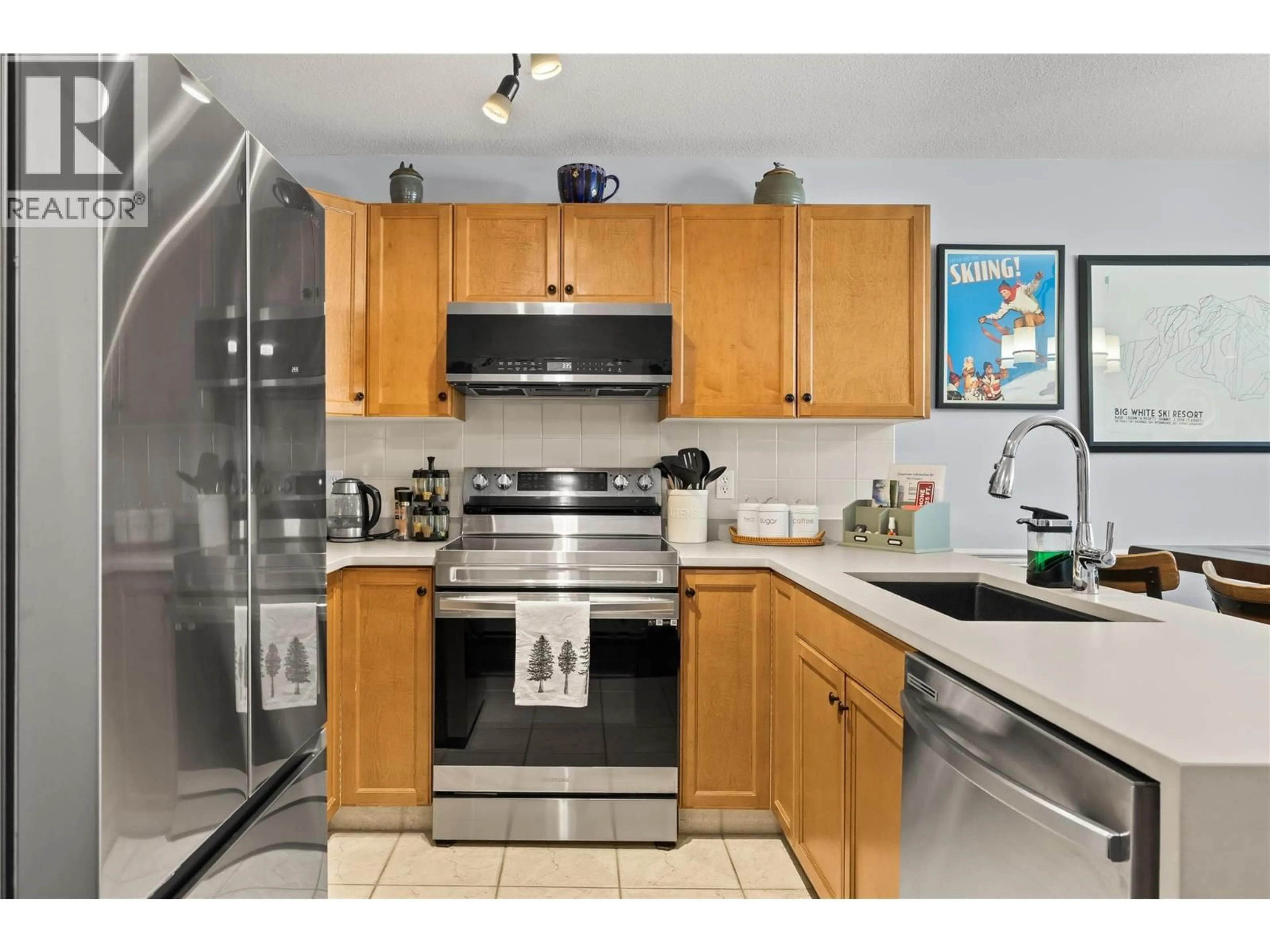 Standard kitchen, unknown for 105 - 215 KETTLEVIEW ROAD, Big White British Columbia V1P1T4