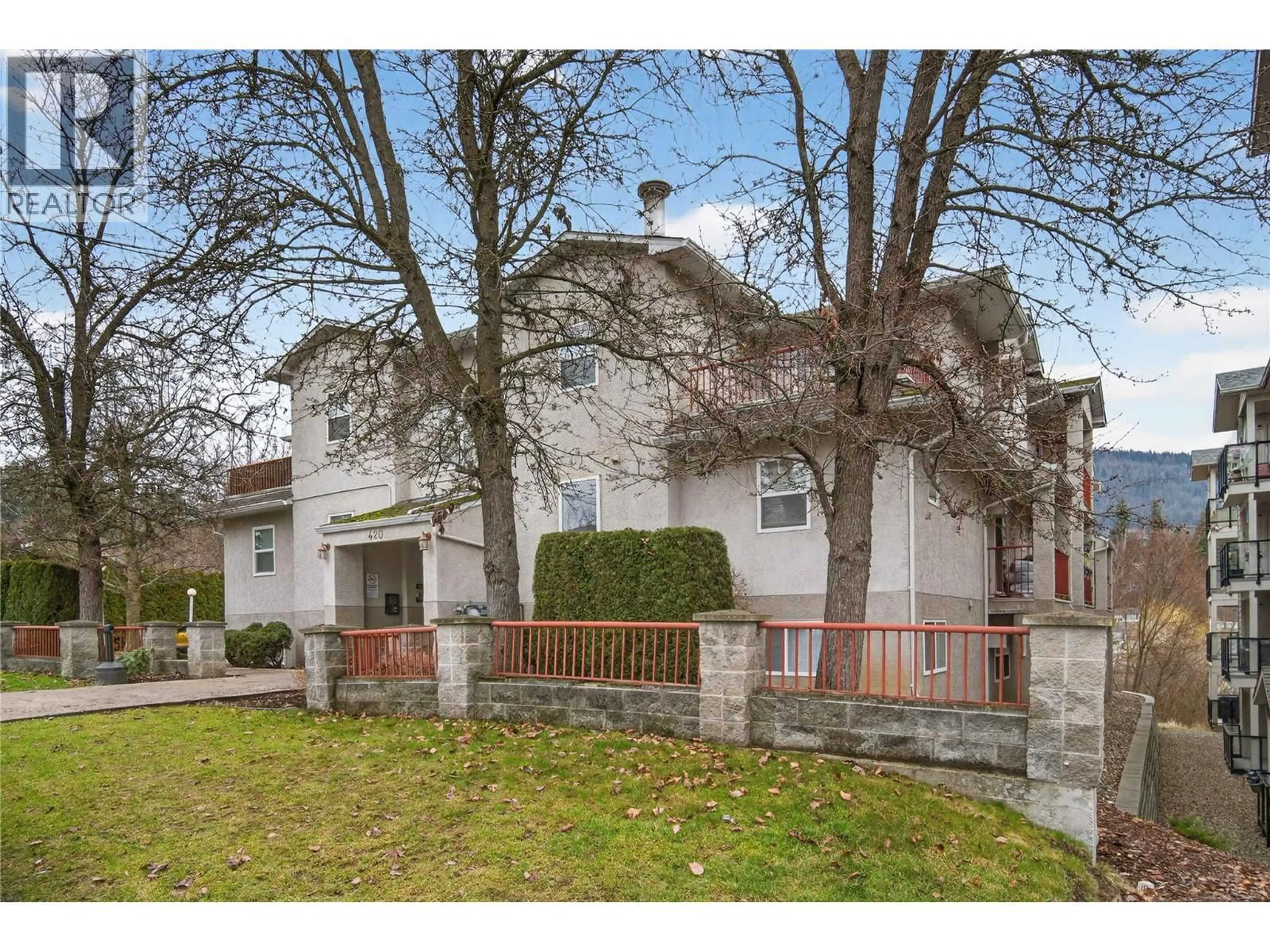 A pic from outside/outdoor area/front of a property/back of a property/a pic from drone, street for 305 - 420 4 AVENUE SOUTHEAST, Salmon Arm British Columbia V1E1R9