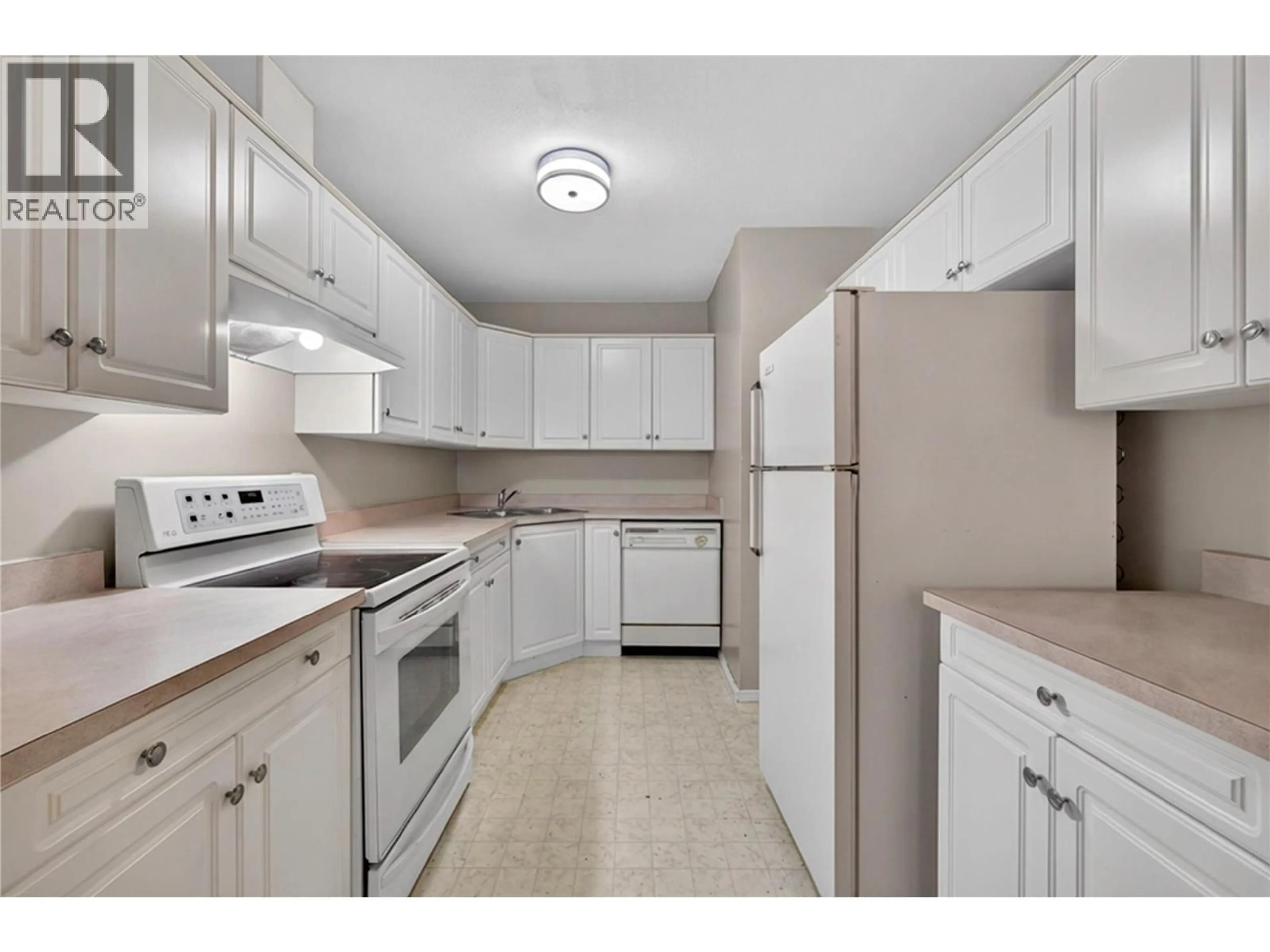 Standard kitchen, unknown for 305 - 420 4 AVENUE SOUTHEAST, Salmon Arm British Columbia V1E1R9
