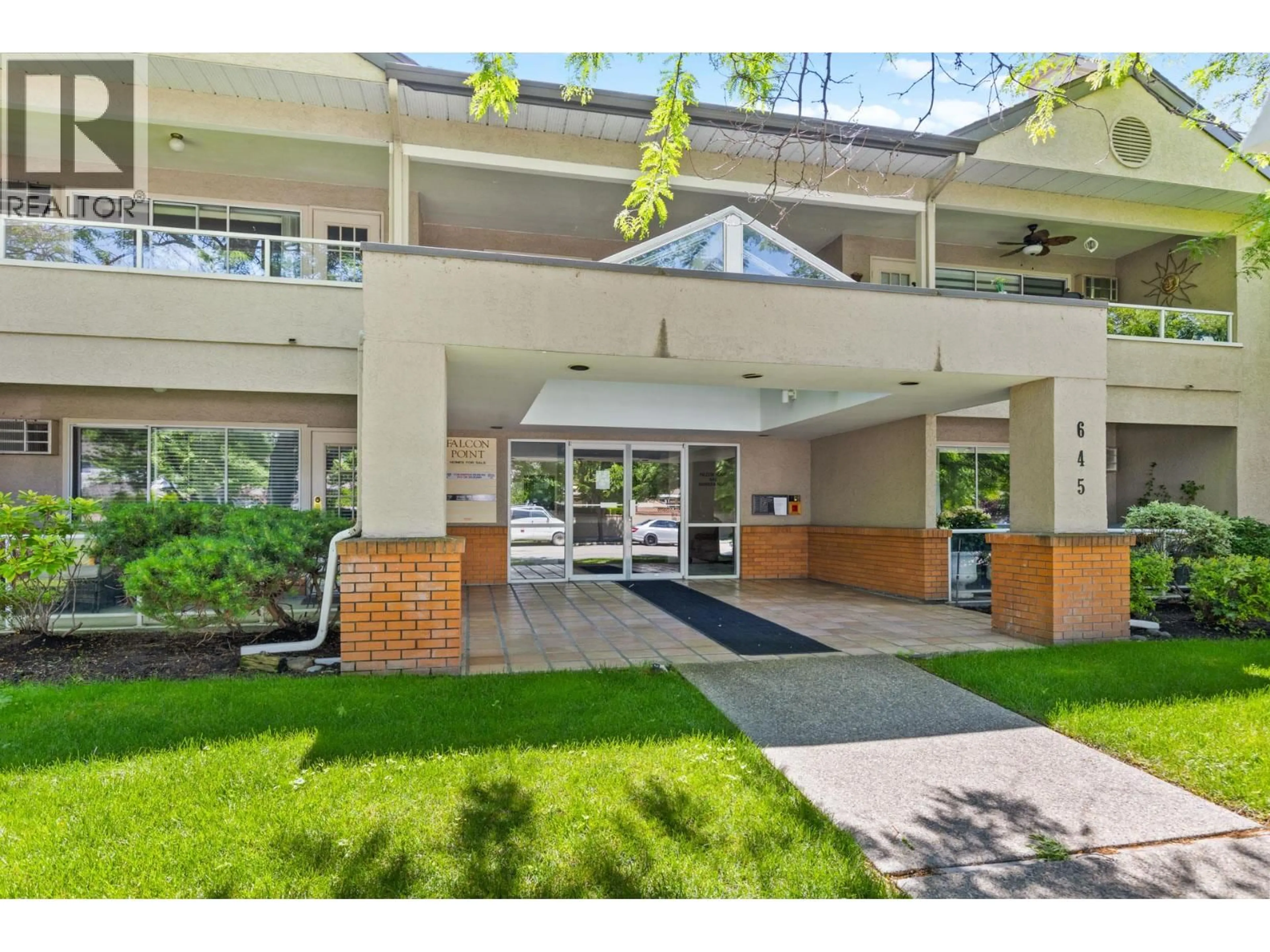 Indoor foyer for 205 - 645 BARRERA ROAD, Kelowna British Columbia V1W3C9