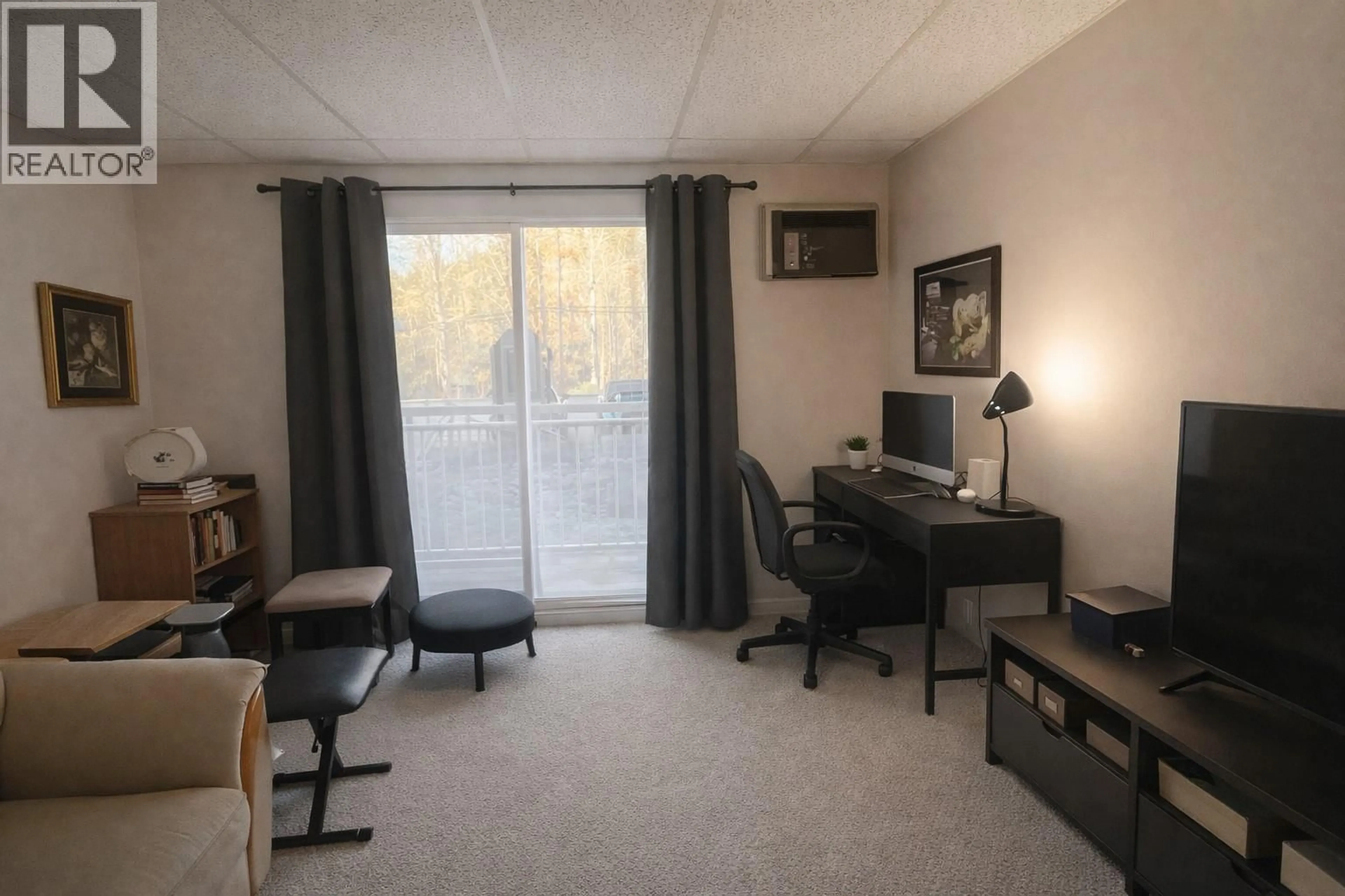 A pic of a room for 101 - 1410 PENTICTON AVENUE, Penticton British Columbia V2A2N5