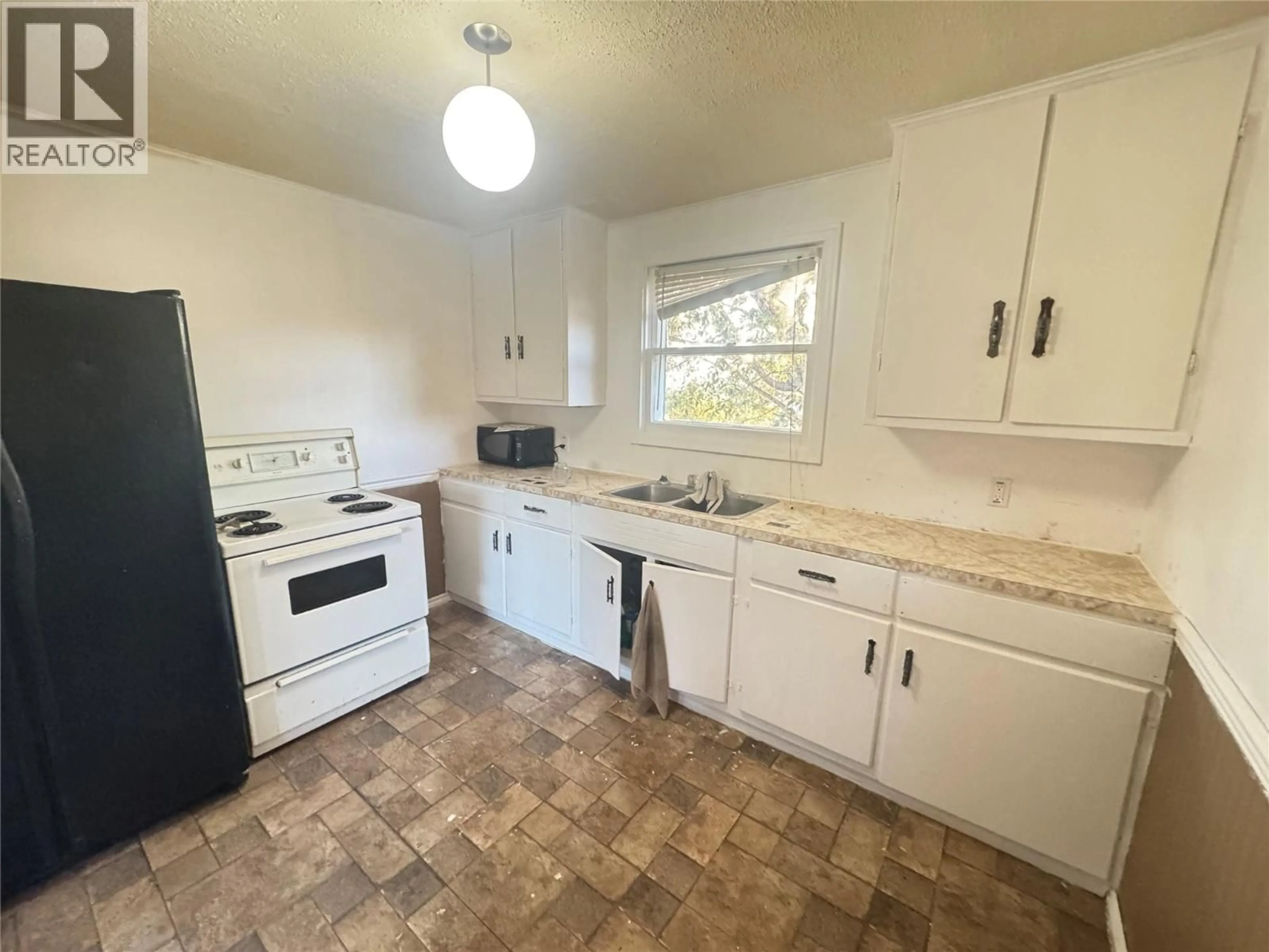 Standard kitchen, unknown for 9713 9 STREET, Dawson Creek British Columbia V1G3S7