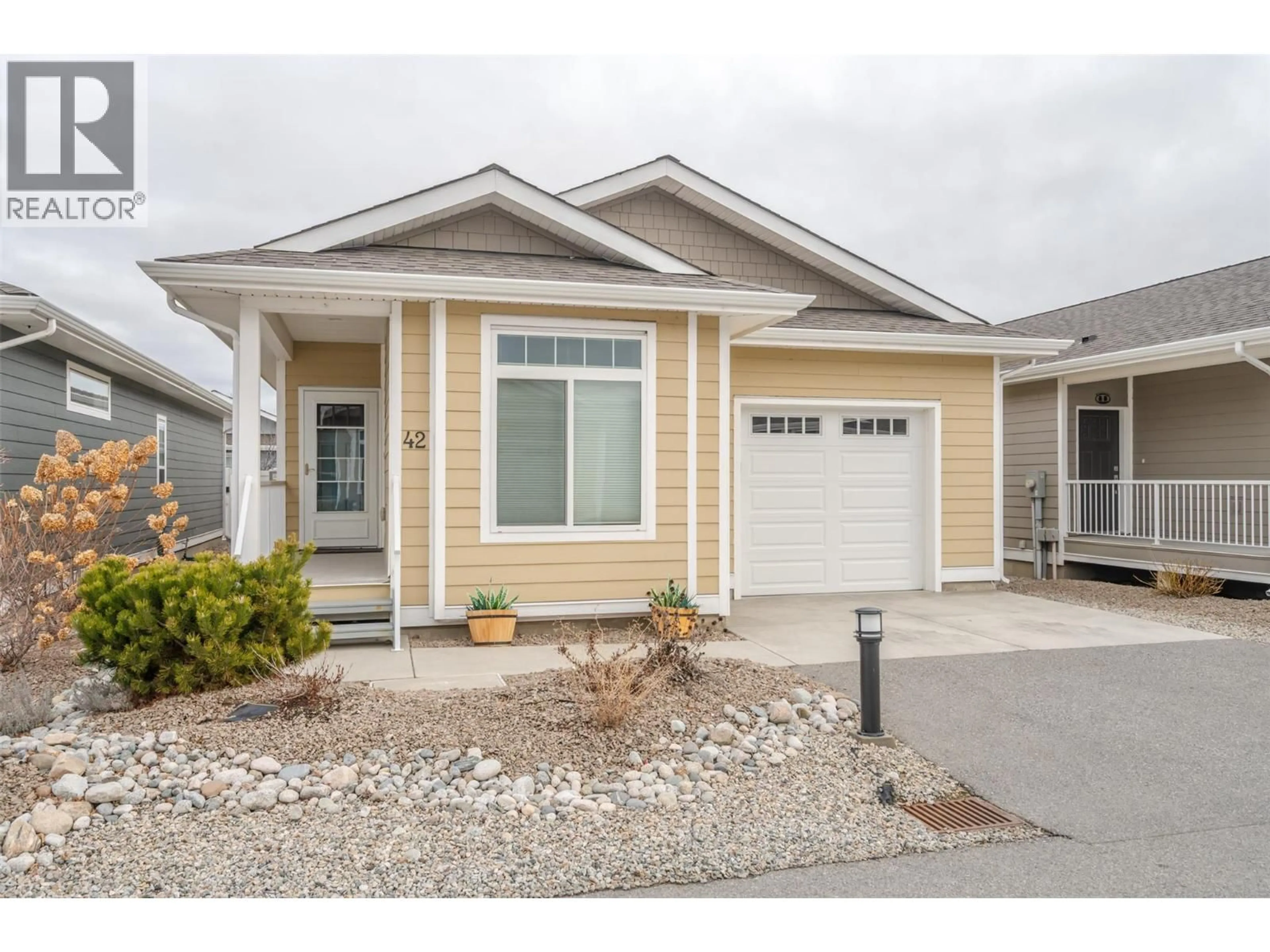 Home with vinyl exterior material, street for 42 - 351 WARREN AVENUE WEST, Penticton British Columbia V2A3N2