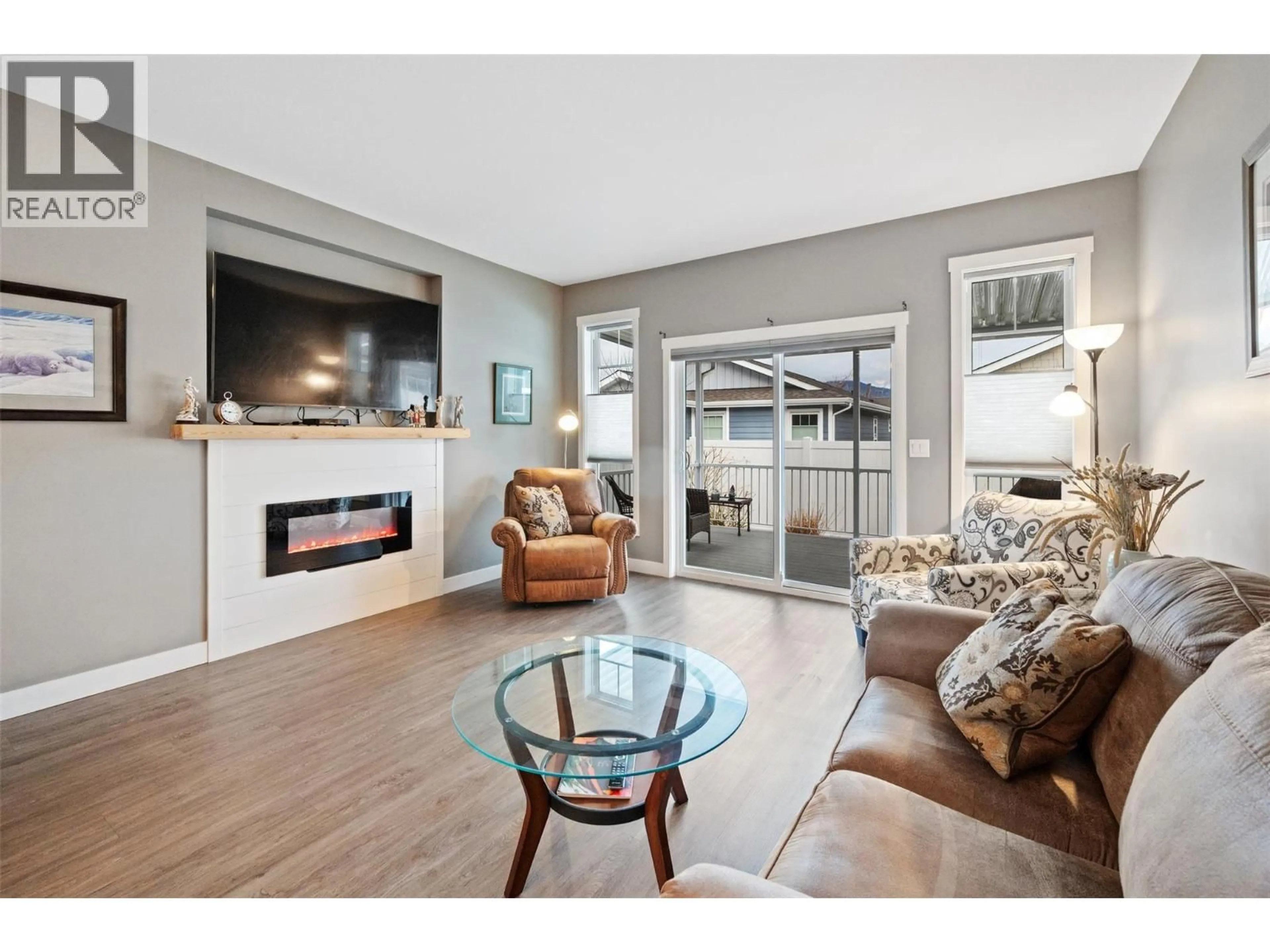 Living room with furniture, unknown for 42 - 351 WARREN AVENUE WEST, Penticton British Columbia V2A3N2