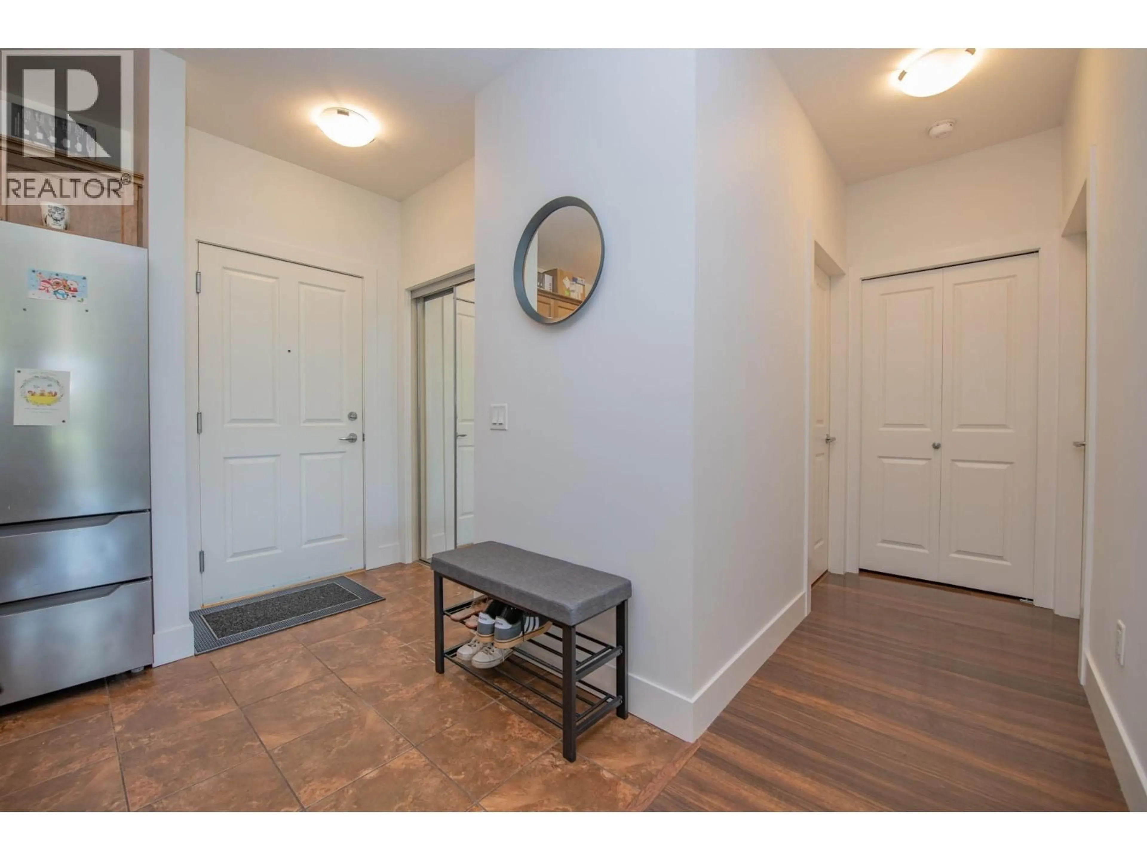 Indoor entryway for 305 - 2532 SHORELINE DRIVE, Lake Country British Columbia V4V2R6