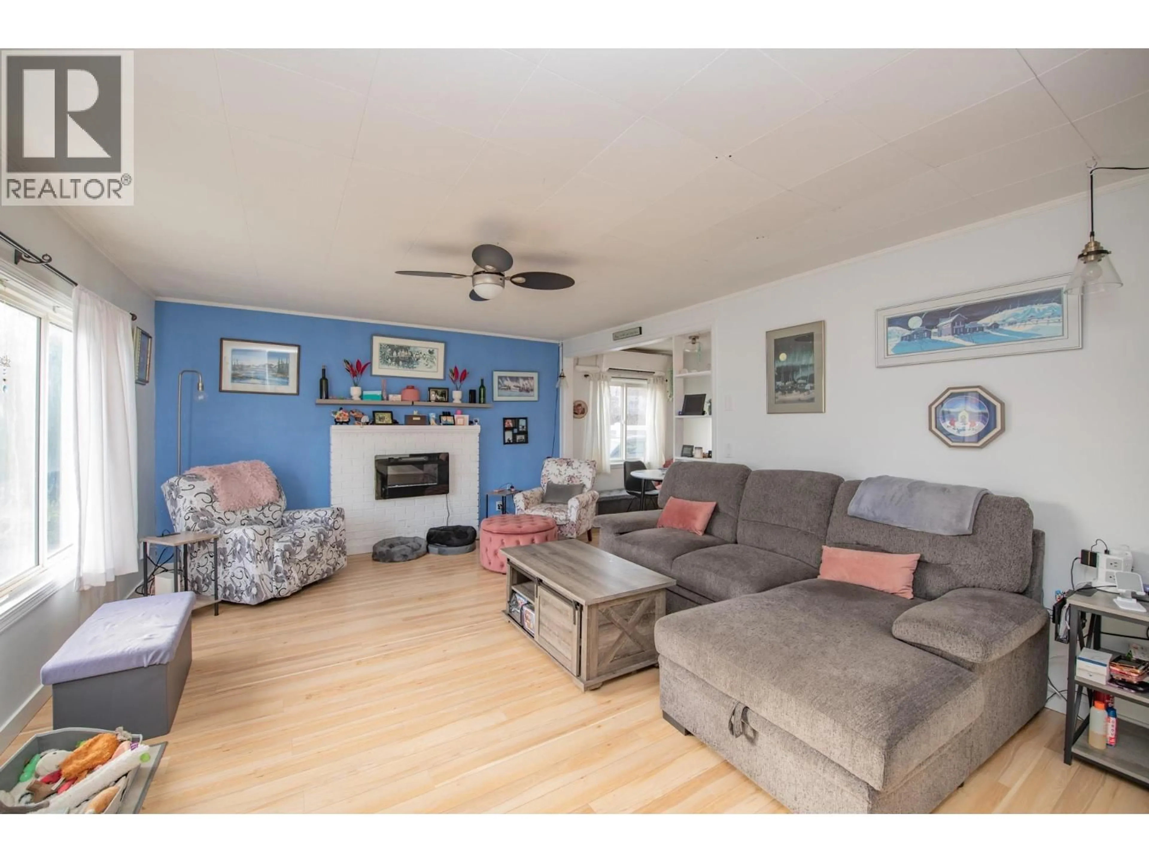 Living room with furniture, unknown for 3905 28 AVENUE, Vernon British Columbia v1t1x3