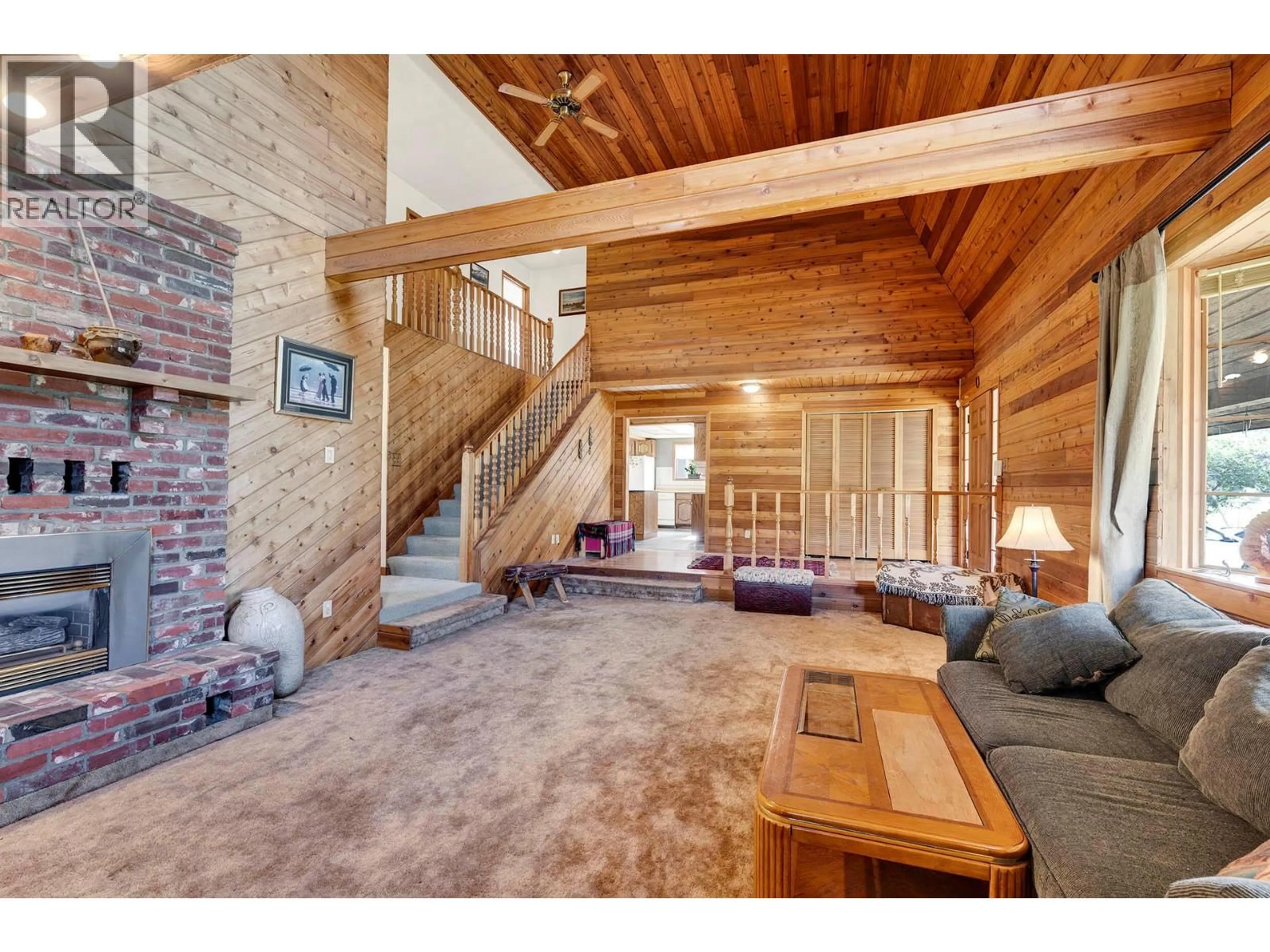 Indoor foyer for 7480 WEST SUBDIVISION ROAD, Clinton British Columbia V0K1K0