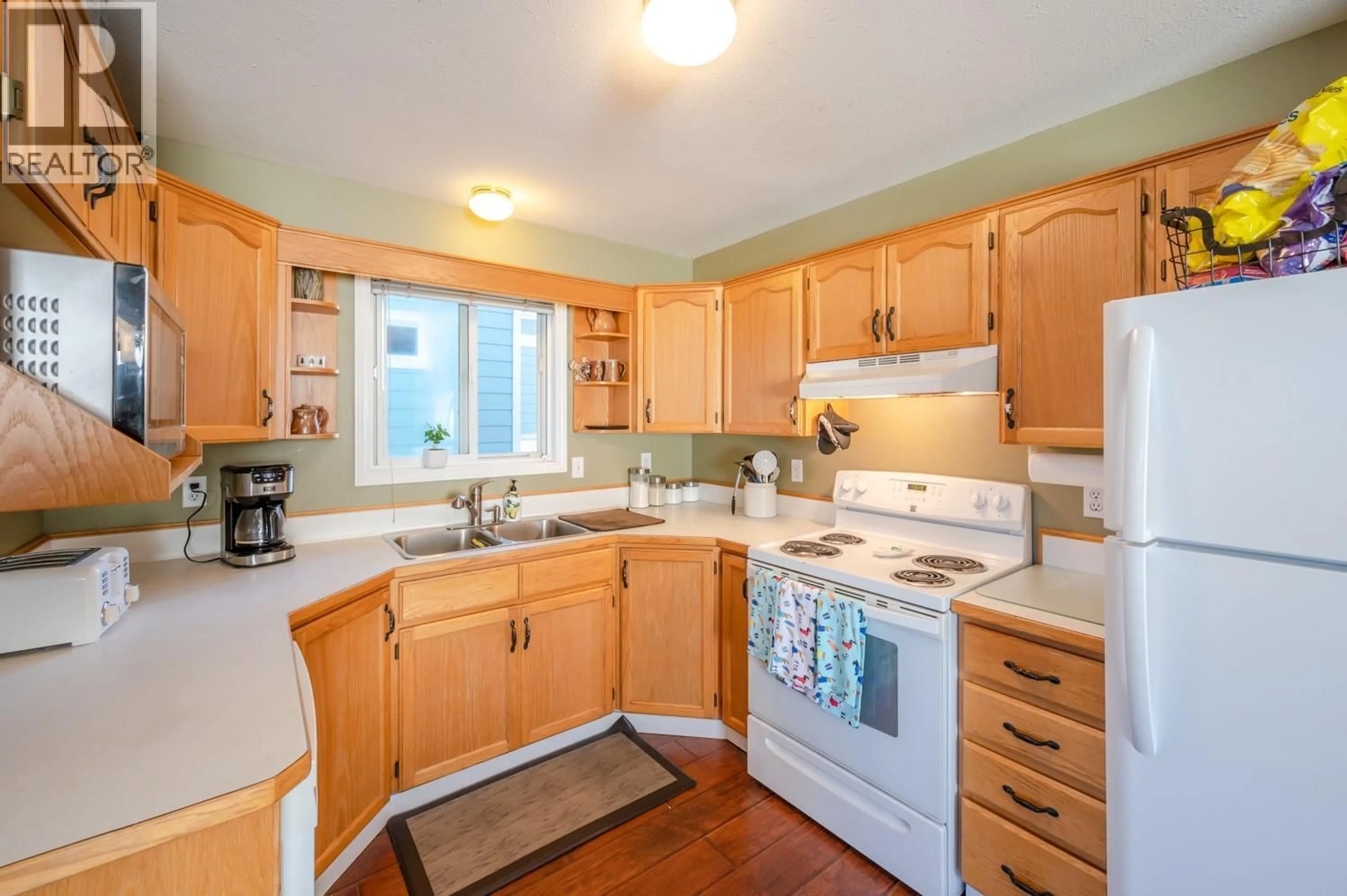 Standard kitchen, unknown for 335 SUDBURY AVENUE, Penticton British Columbia V2A8M7