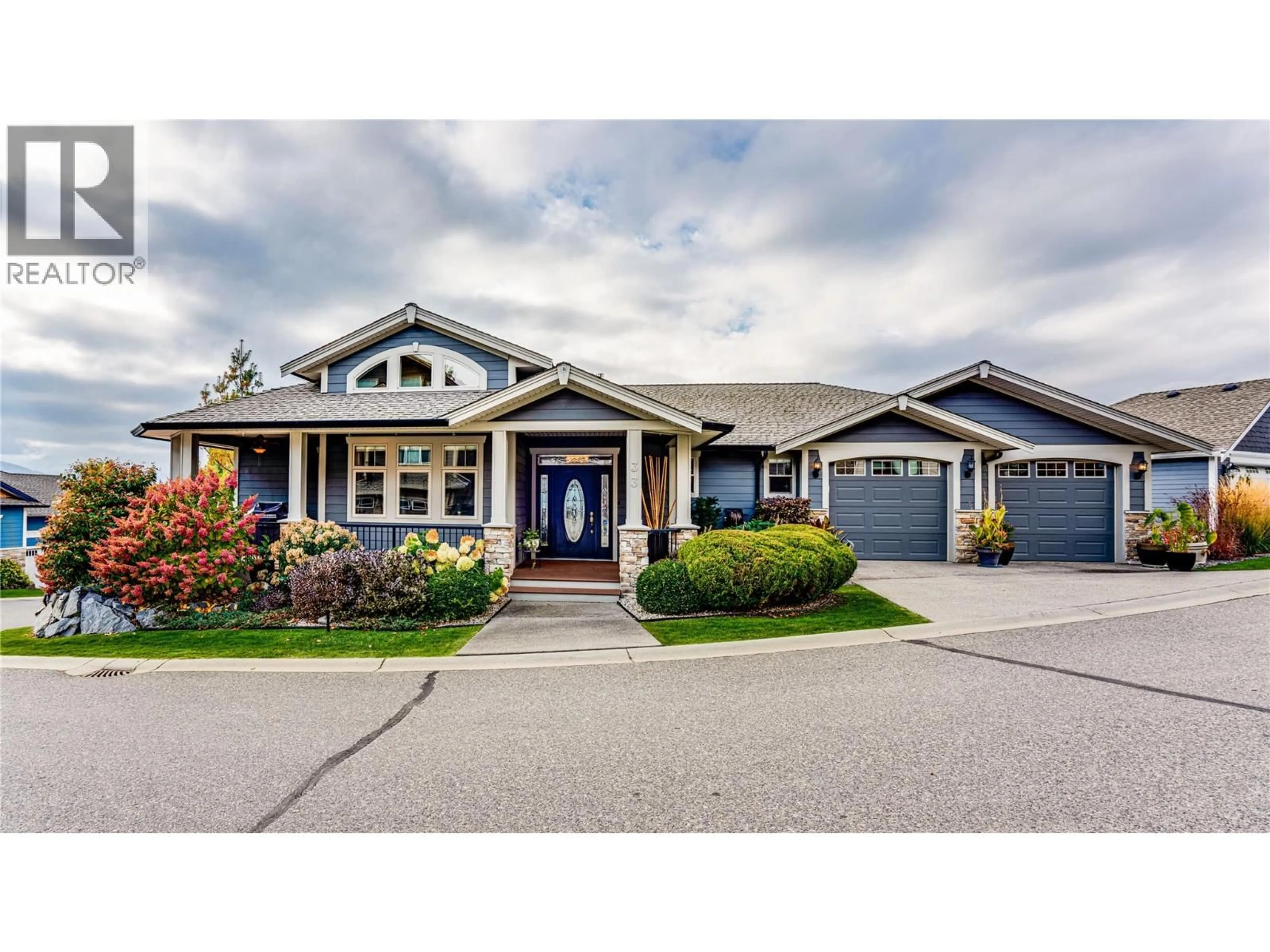 Home with vinyl exterior material, street for 33 - 2990 20 STREET NORTHEAST, Salmon Arm British Columbia V1E3M4