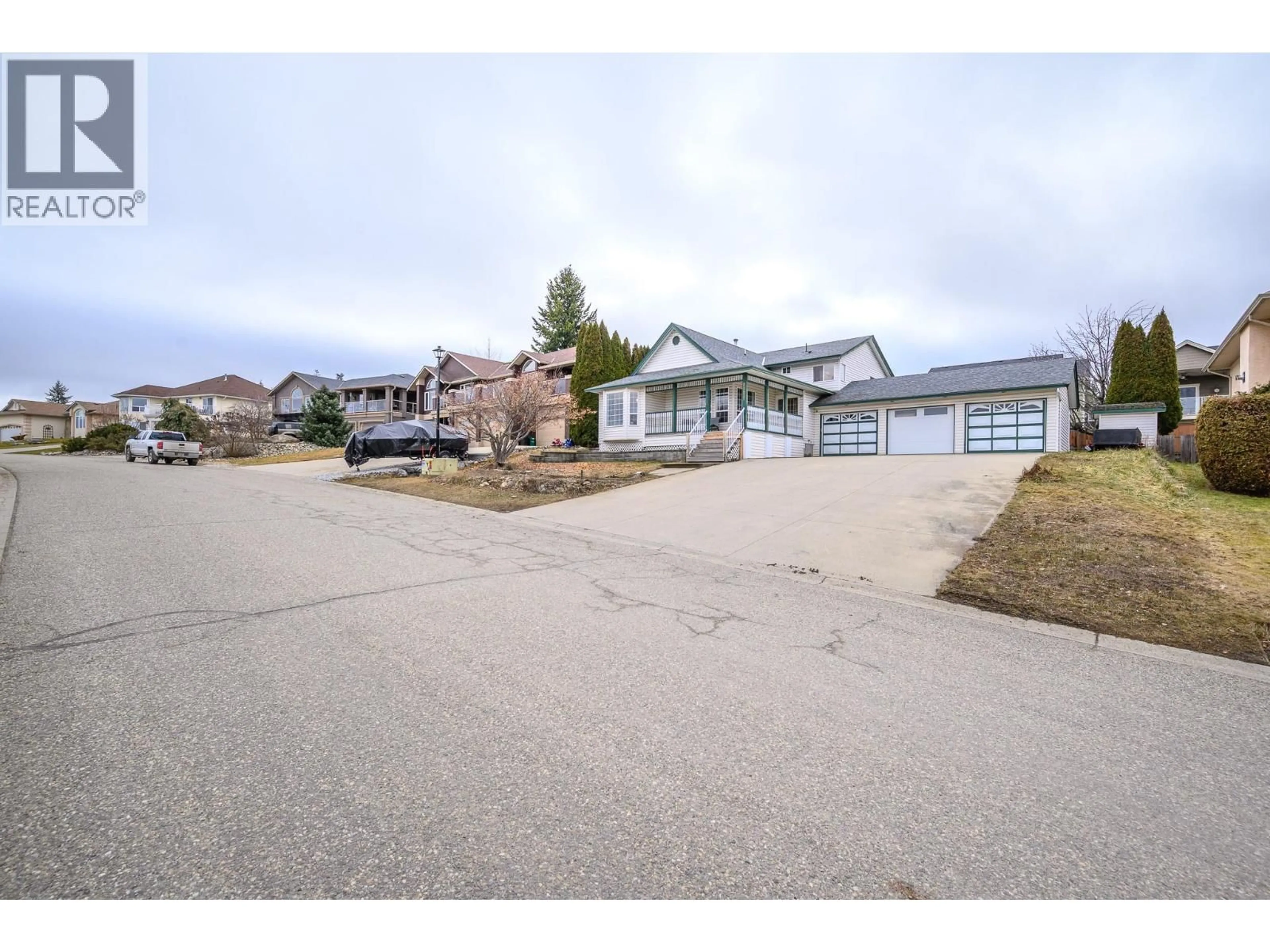 A pic from outside/outdoor area/front of a property/back of a property/a pic from drone, street for 2320 4A AVENUE SOUTHEAST, Salmon Arm British Columbia V1E1K6