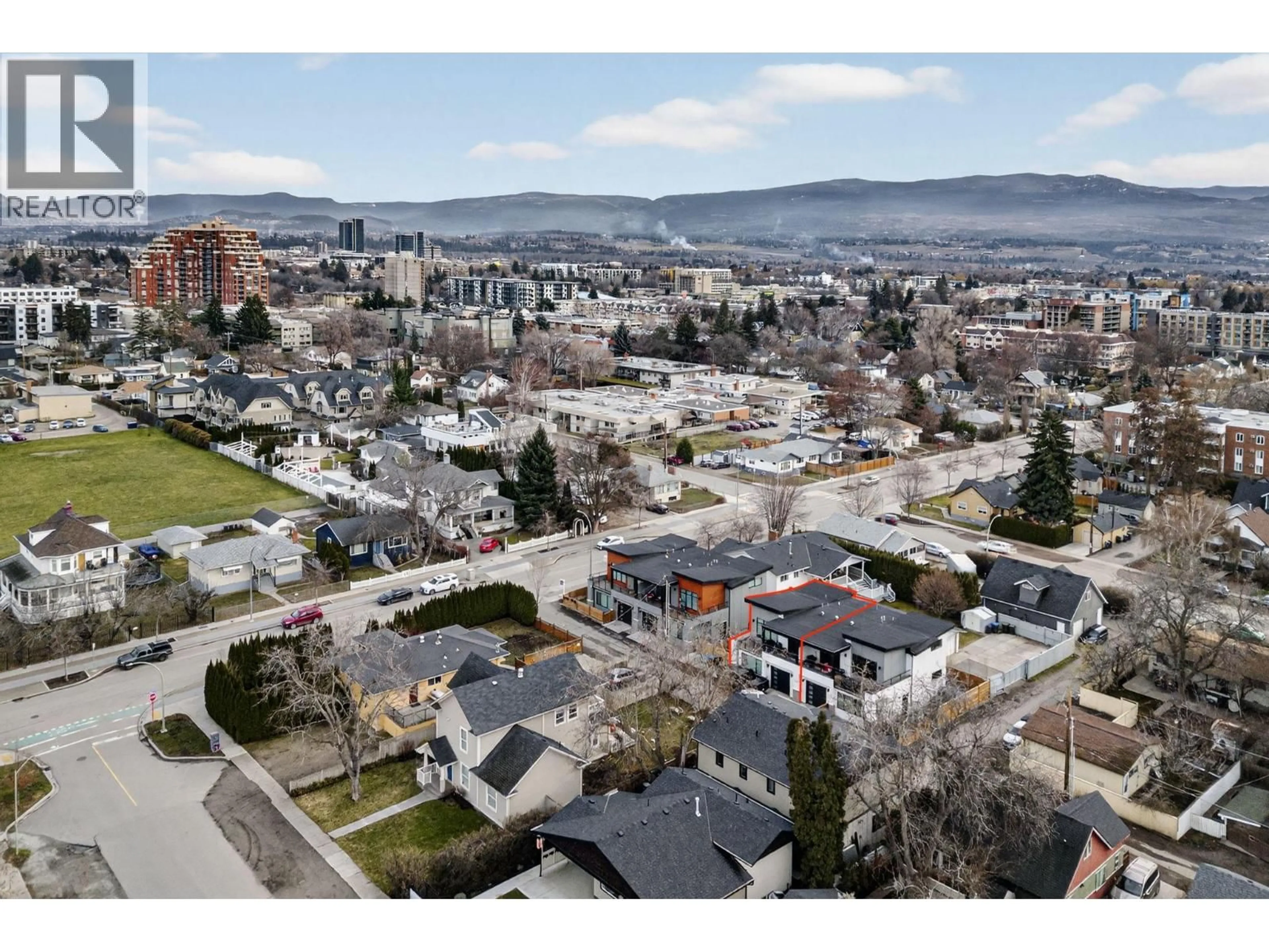 A pic from outside/outdoor area/front of a property/back of a property/a pic from drone, unknown for 2 - 1452 ETHEL STREET, Kelowna British Columbia V1Y2X7