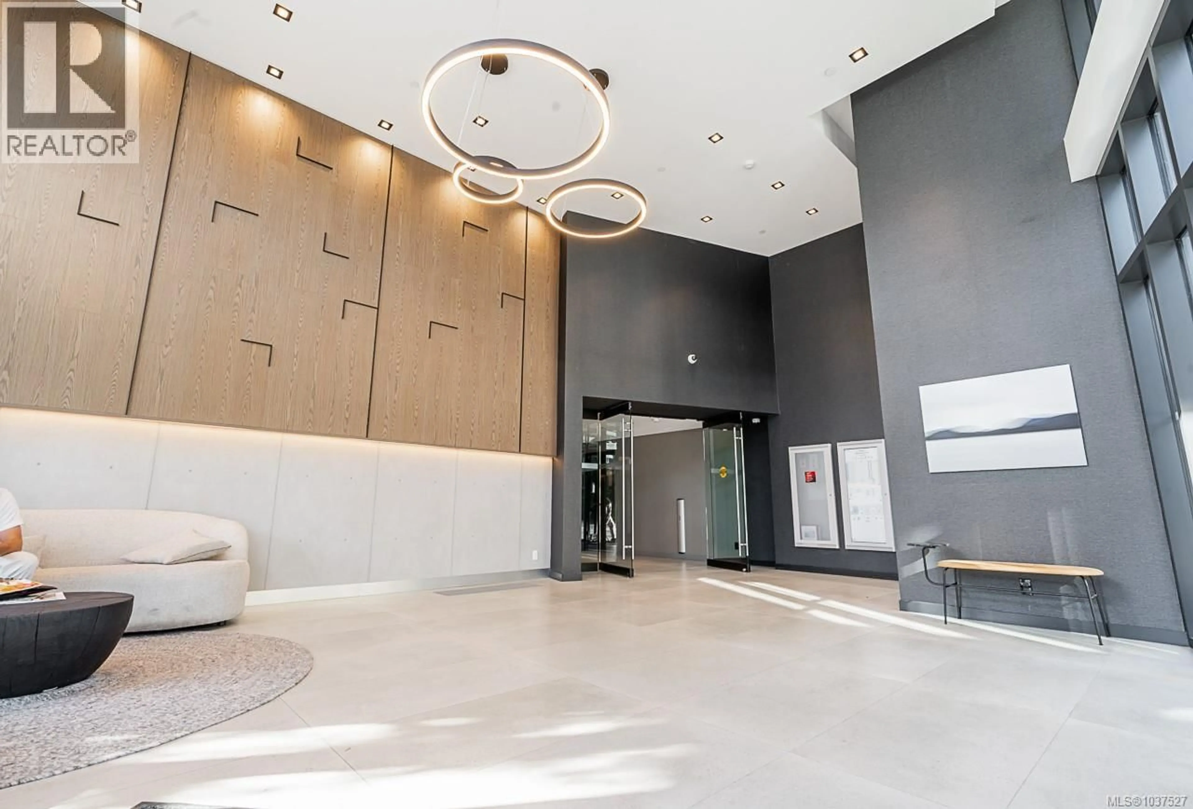 Indoor foyer for 604 - 369 TYEE ROAD, Victoria British Columbia V9A0B6
