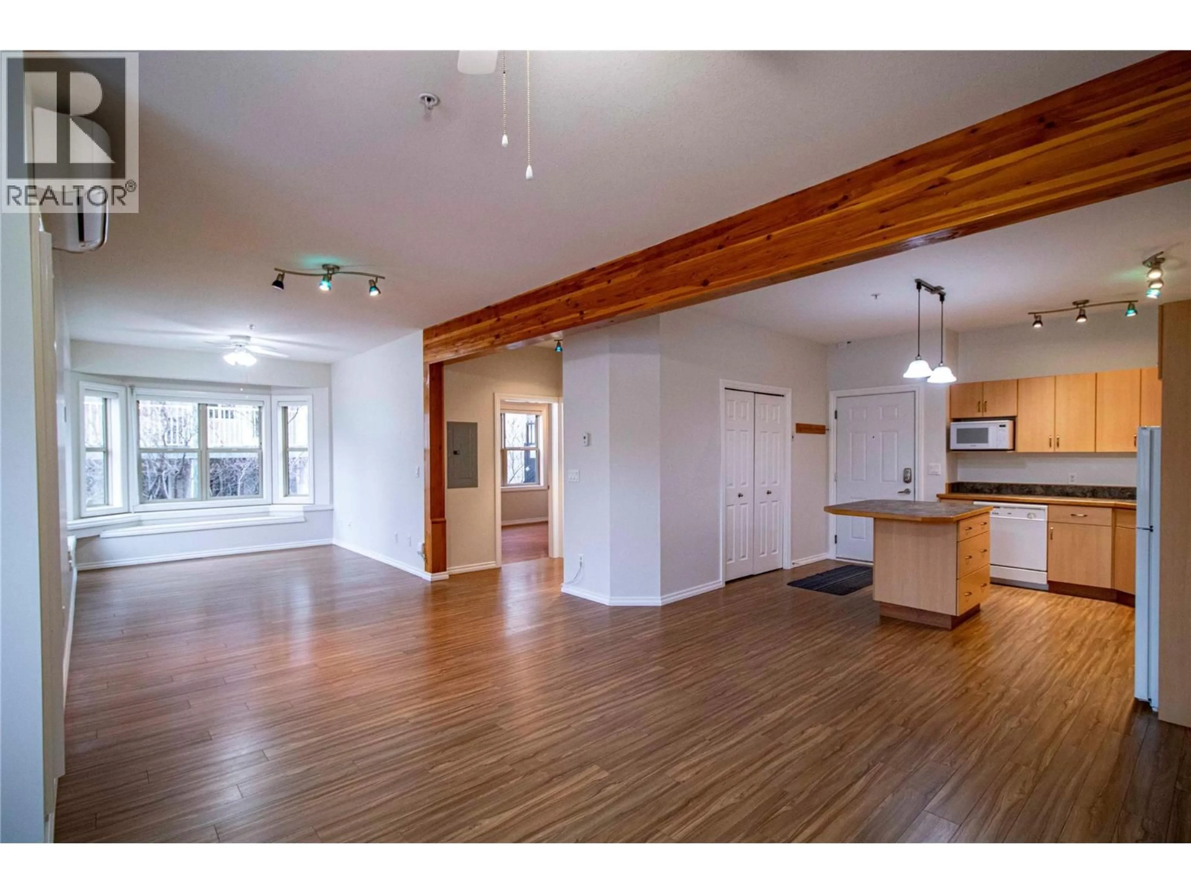 Open concept kitchen, wood/laminate floor for 204 - 857 FAIRVIEW ROAD, Penticton British Columbia V2A5Y7
