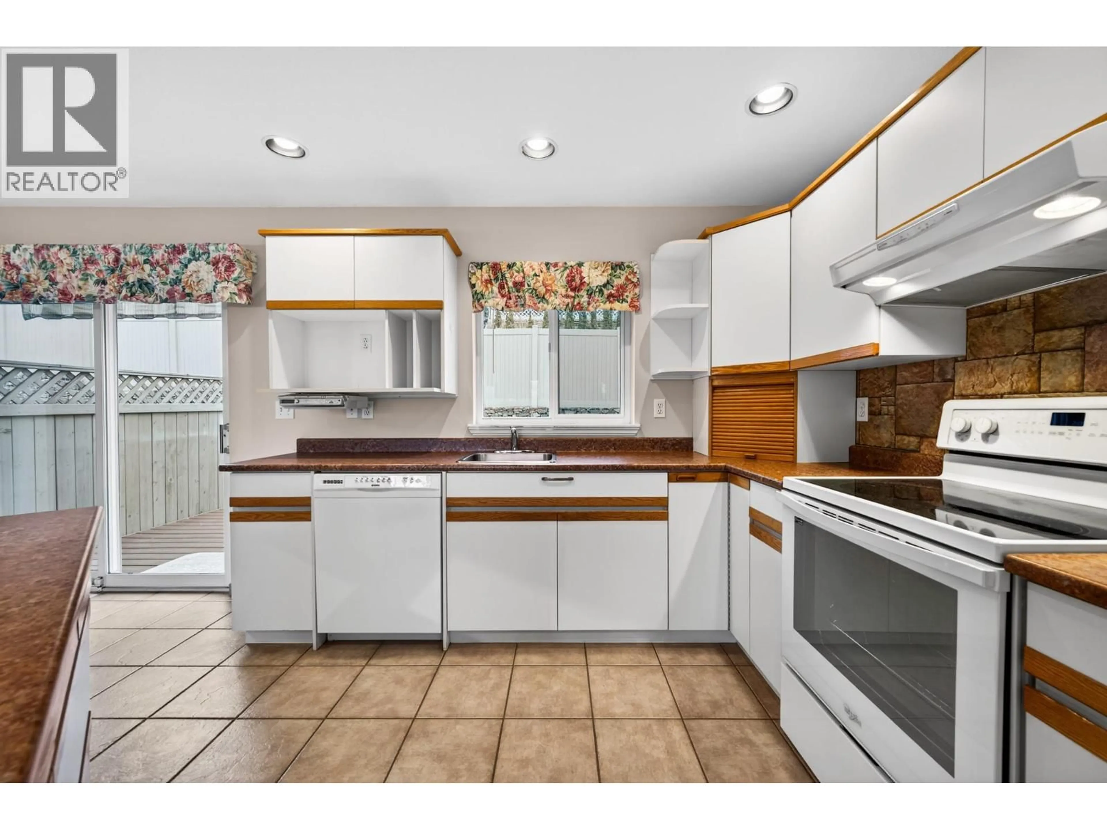 Standard kitchen, ceramic/tile floor for 13 - 1950 BRAEVIEW PLACE, Kamloops British Columbia V1S1R8
