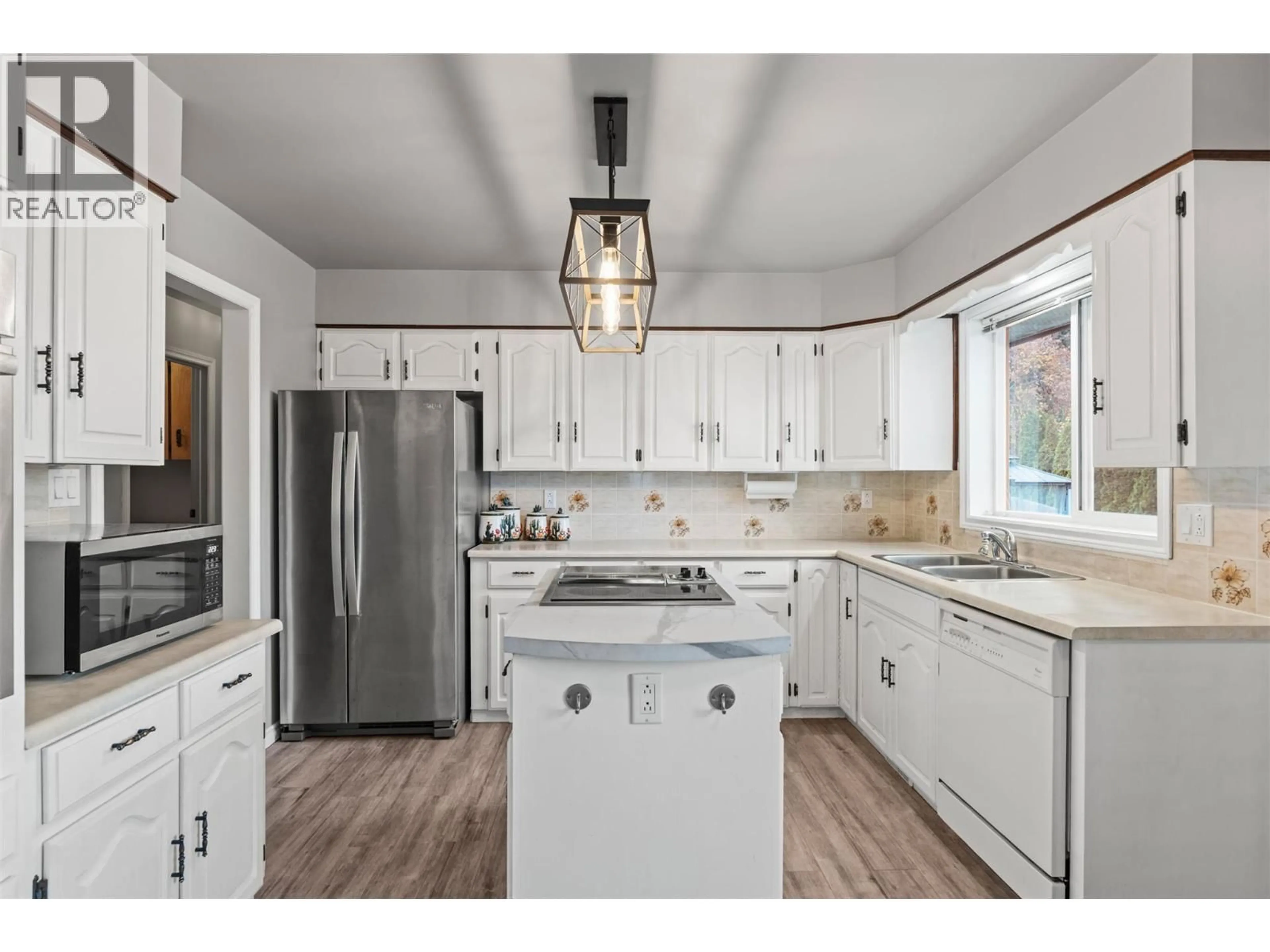 Open concept kitchen, unknown for 721 GRANVILLE AVENUE, Enderby British Columbia V0E1V0