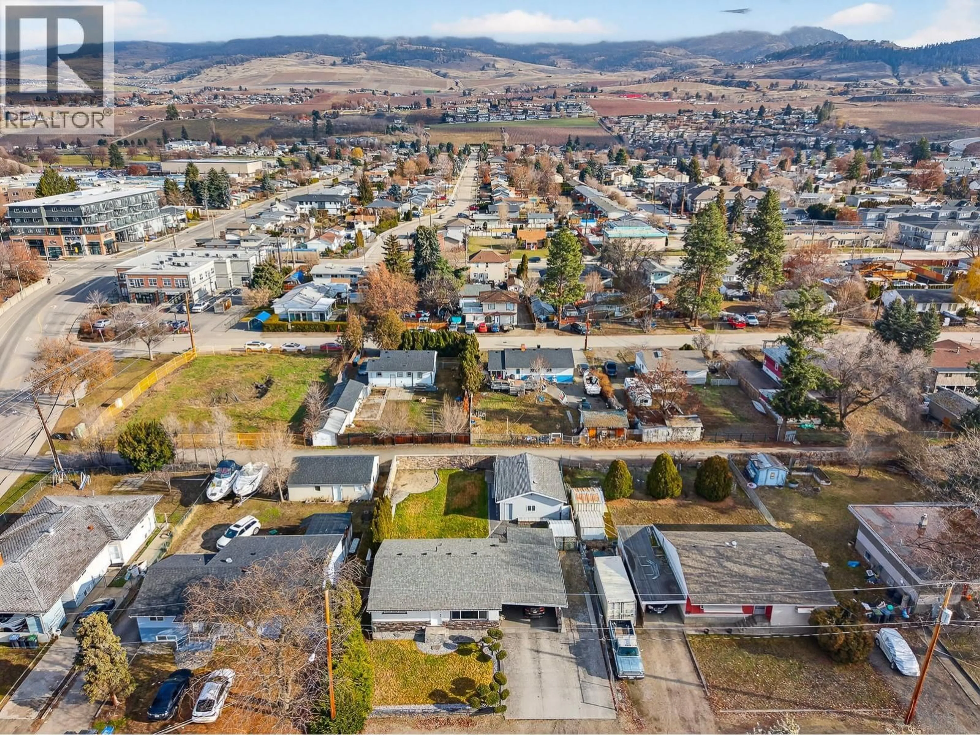 A pic from outside/outdoor area/front of a property/back of a property/a pic from drone, mountain view for 515 DONHAUSER ROAD, Kelowna British Columbia V1X3G2