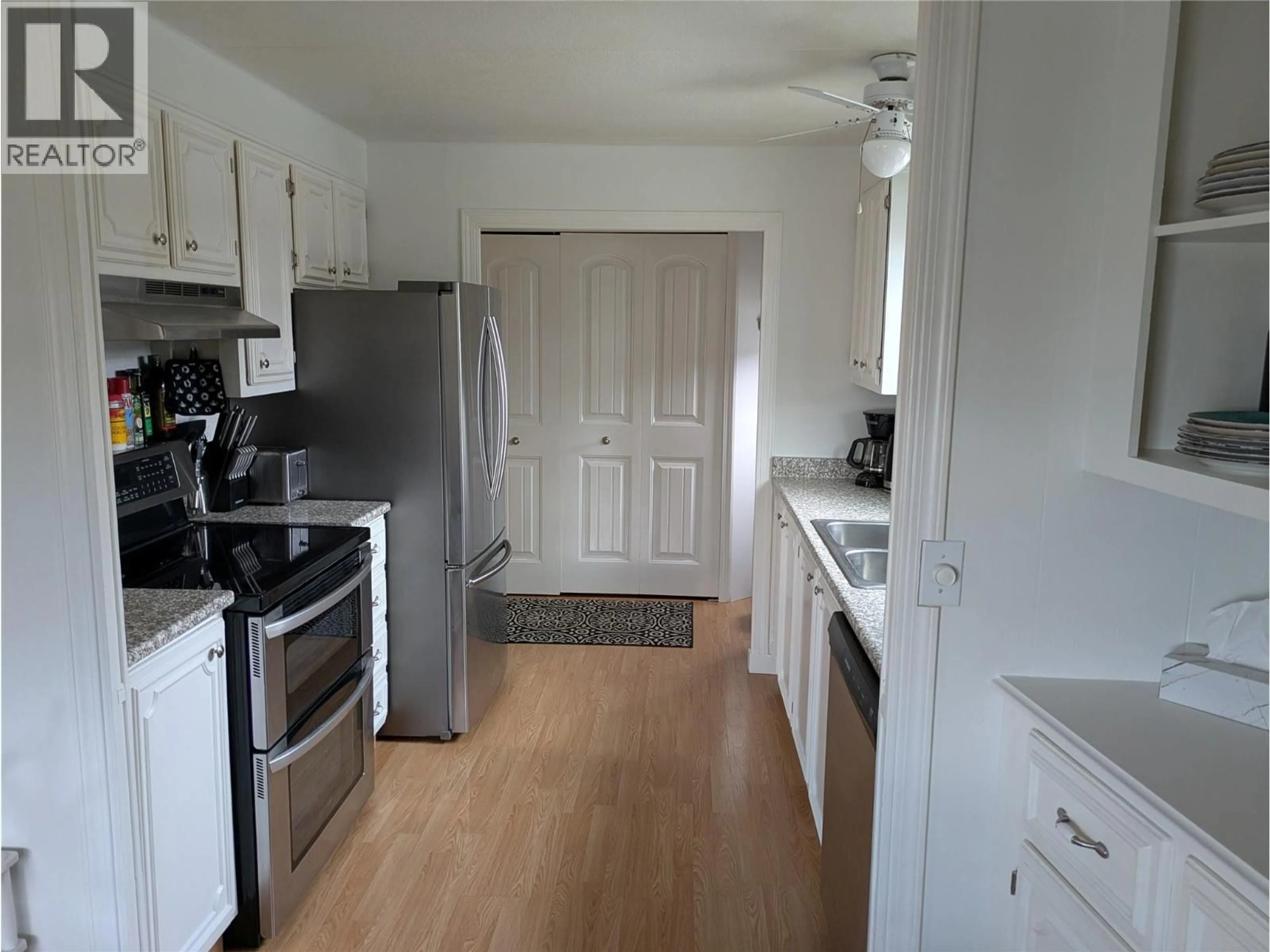 Standard kitchen, unknown for 89 - 3745 LAKESHORE ROAD, Kelowna British Columbia V1W3K4