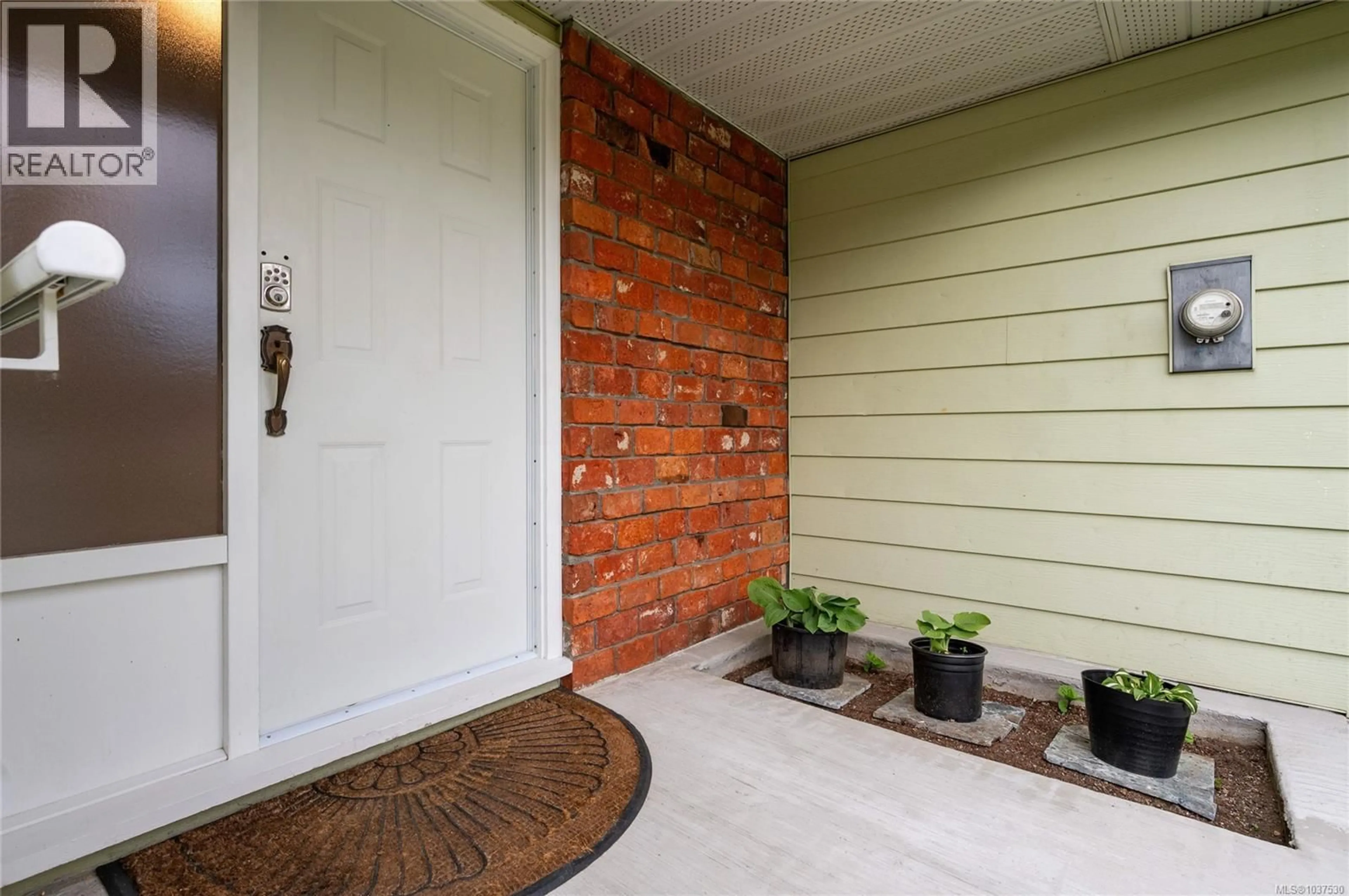 Indoor entryway for 1957 RICHARDSON ROAD, Nanaimo British Columbia V9X1C1