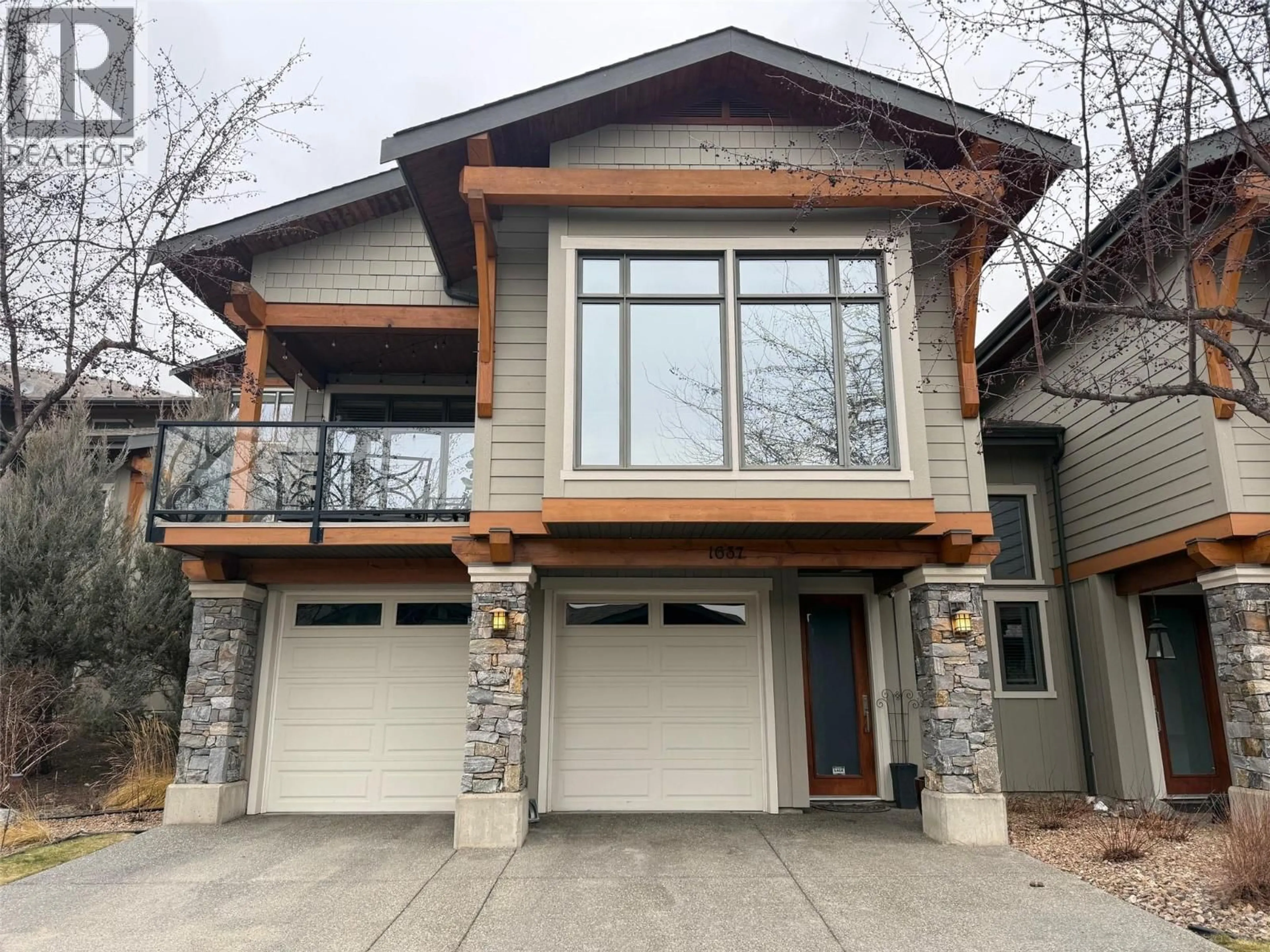 Home with vinyl exterior material, street for 1637 GOLF RIDGE WAY, Kamloops British Columbia V2H0A5