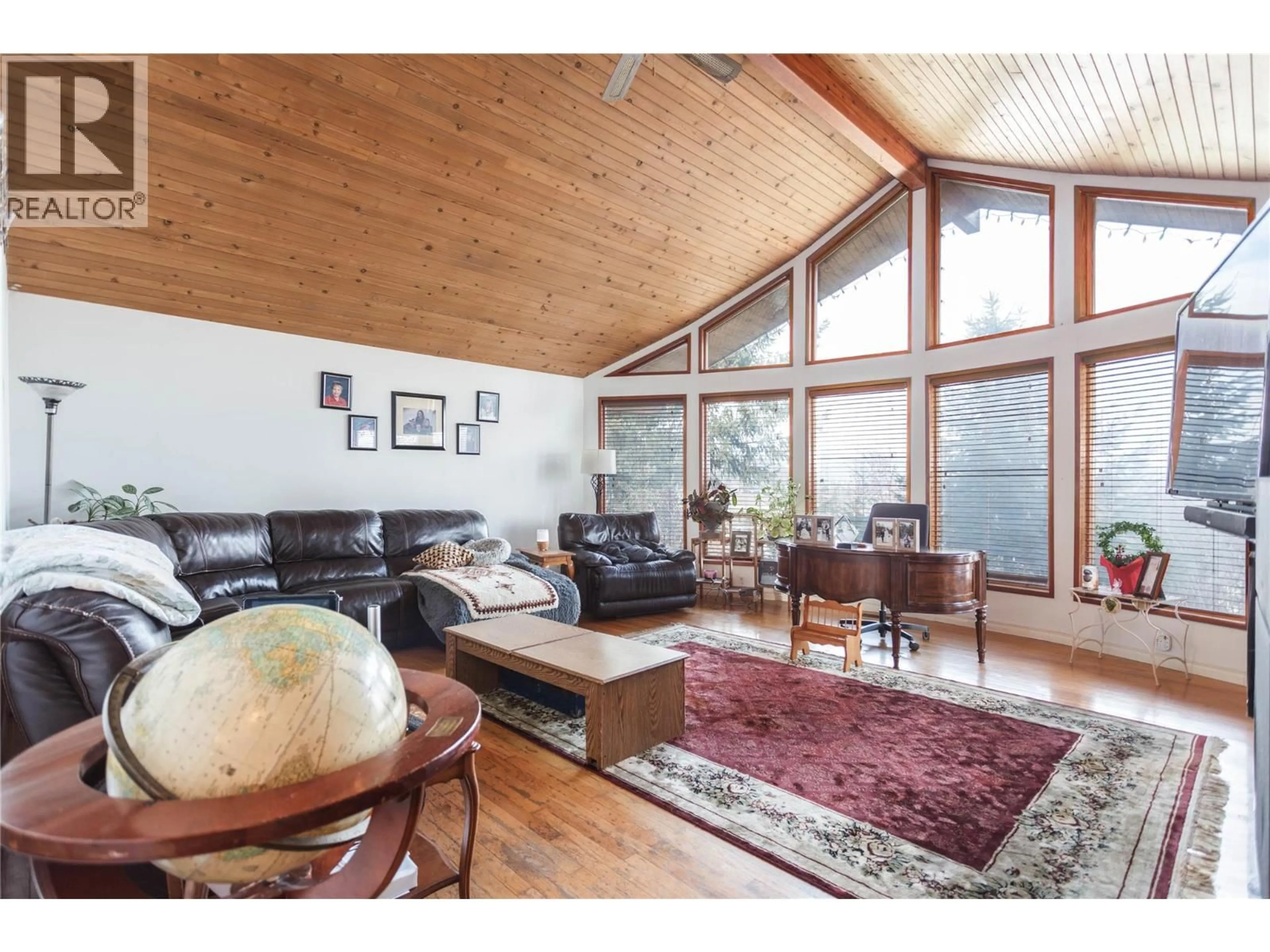 Living room with furniture, wood/laminate floor for 164 CLIFFVIEW DRIVE, Enderby British Columbia V4Y4C1