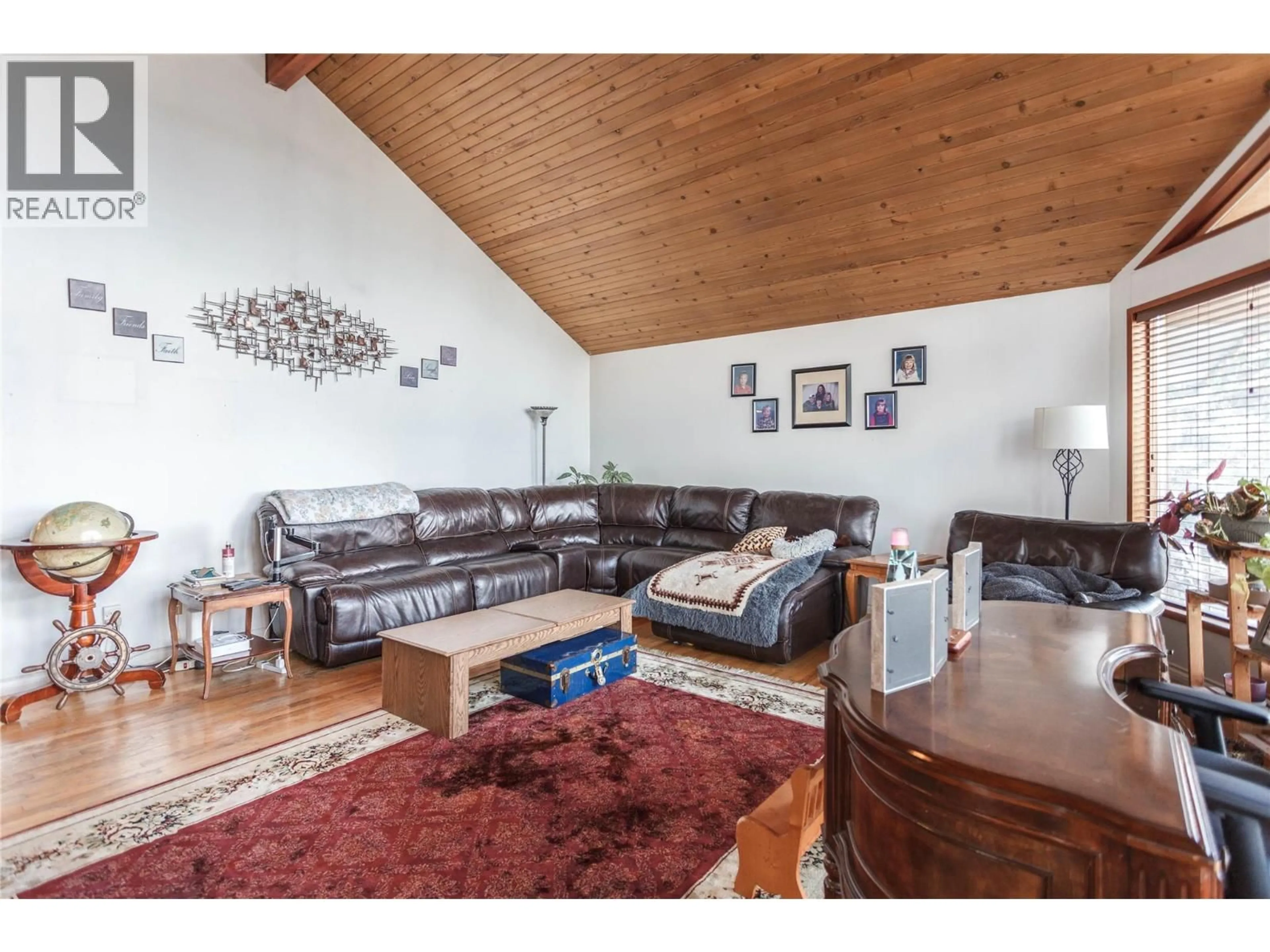 Living room with furniture, wood/laminate floor for 164 CLIFFVIEW DRIVE, Enderby British Columbia V4Y4C1