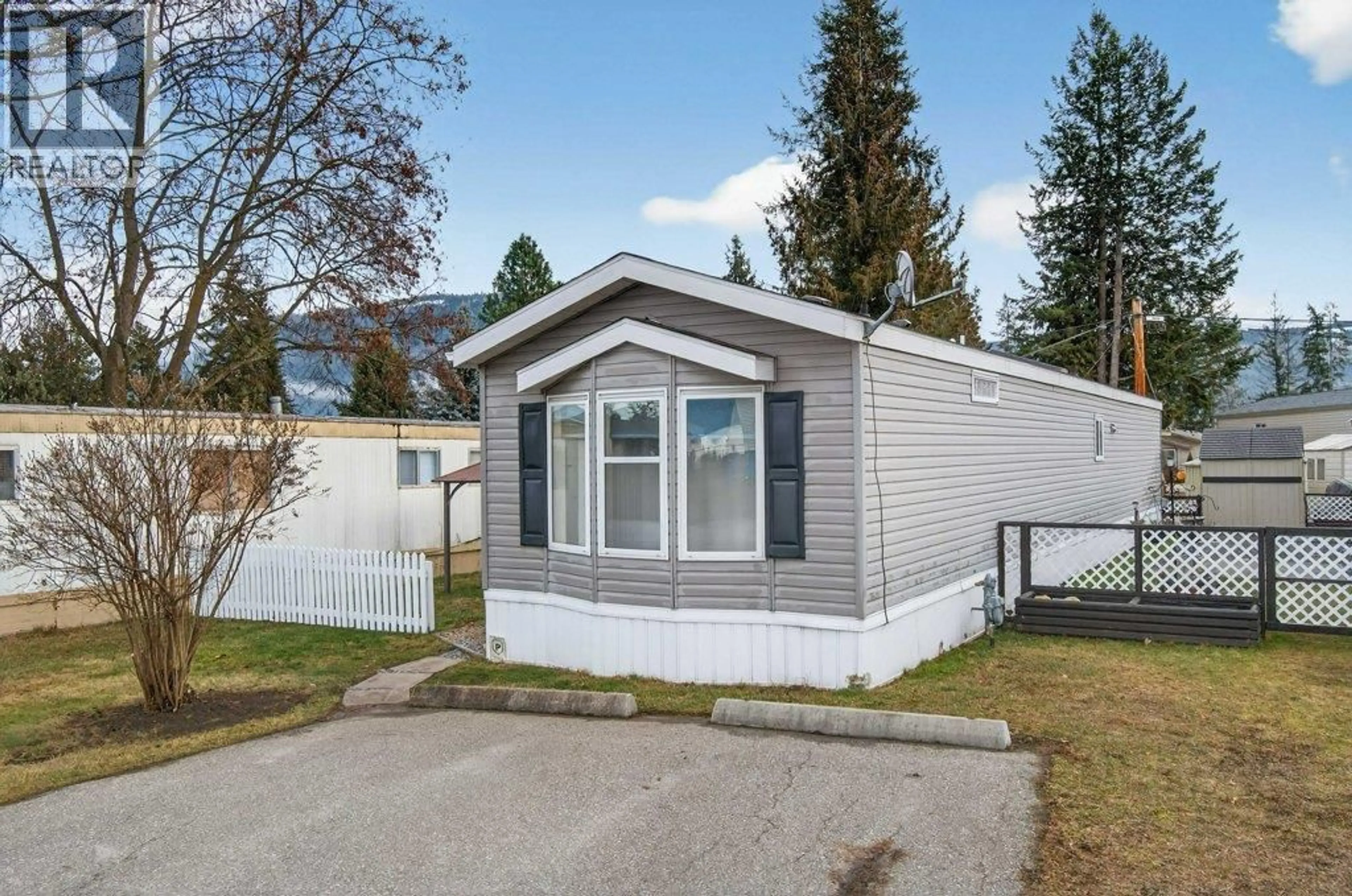 Home with vinyl exterior material, street for 39 - 3350 10 AVENUE NORTHEAST, Salmon Arm British Columbia V1E1J6