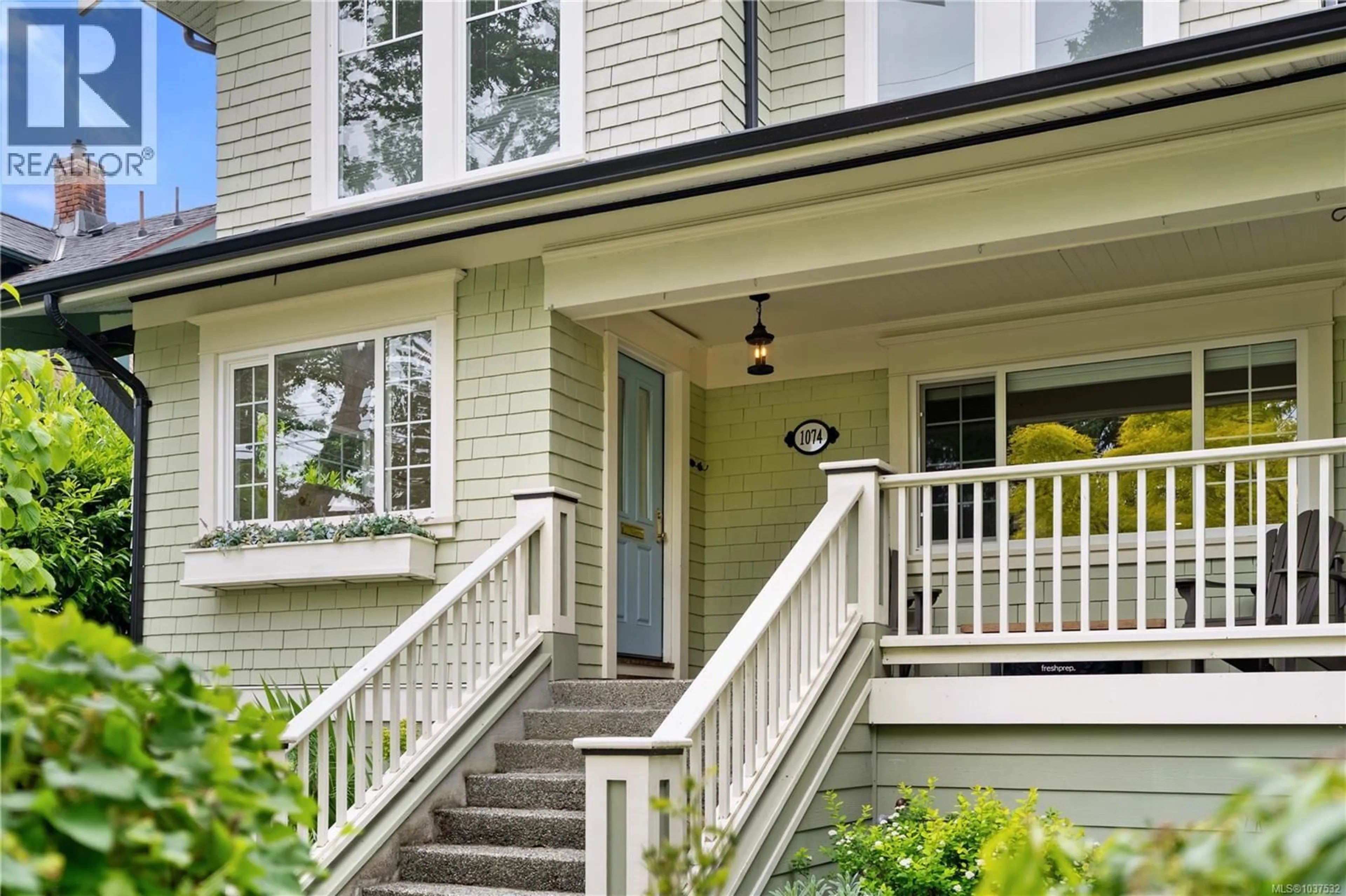 Home with vinyl exterior material, street for 1074 OLIVER STREET, Oak Bay British Columbia V8S4W7