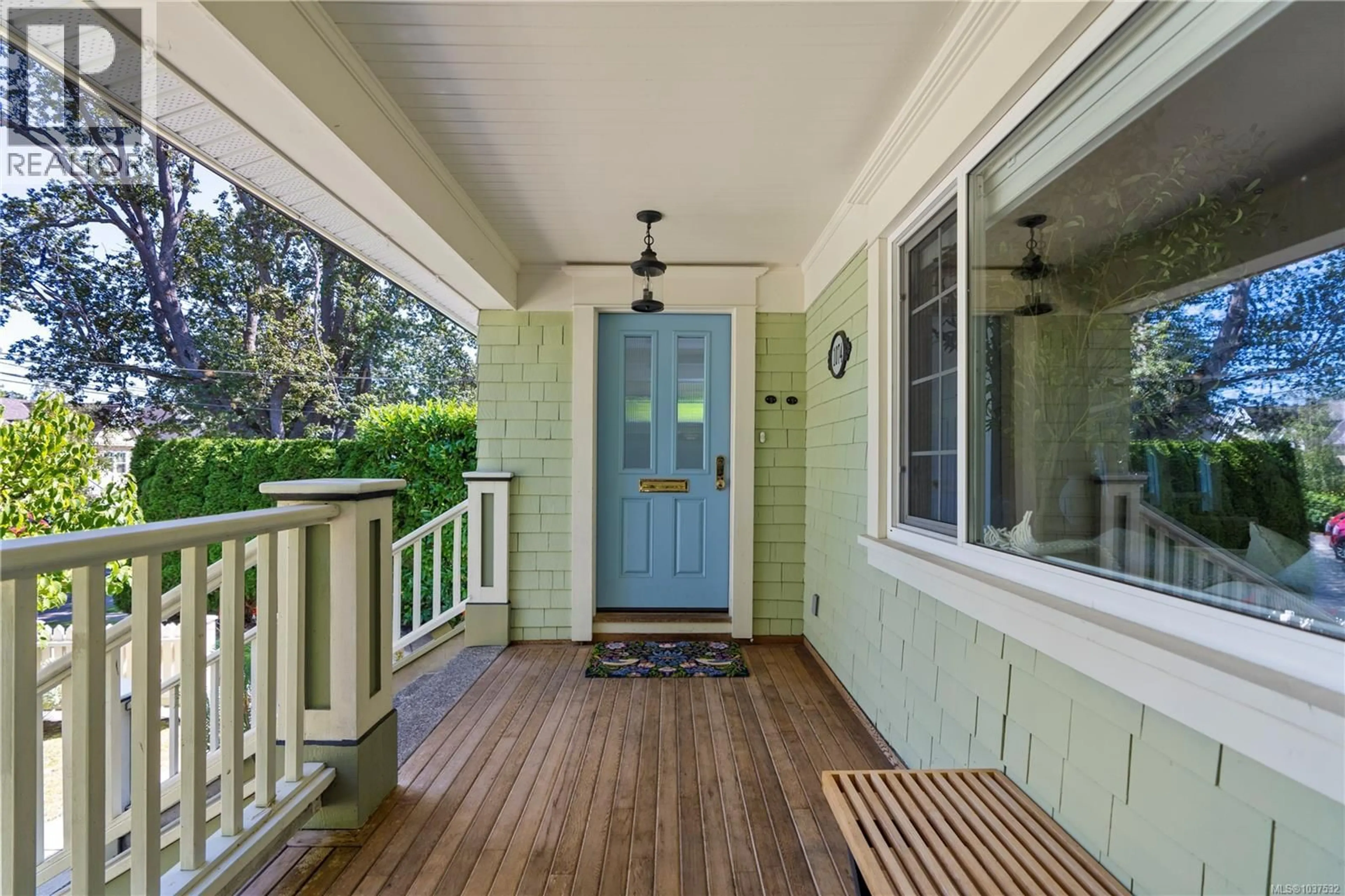 Indoor entryway for 1074 OLIVER STREET, Oak Bay British Columbia V8S4W7