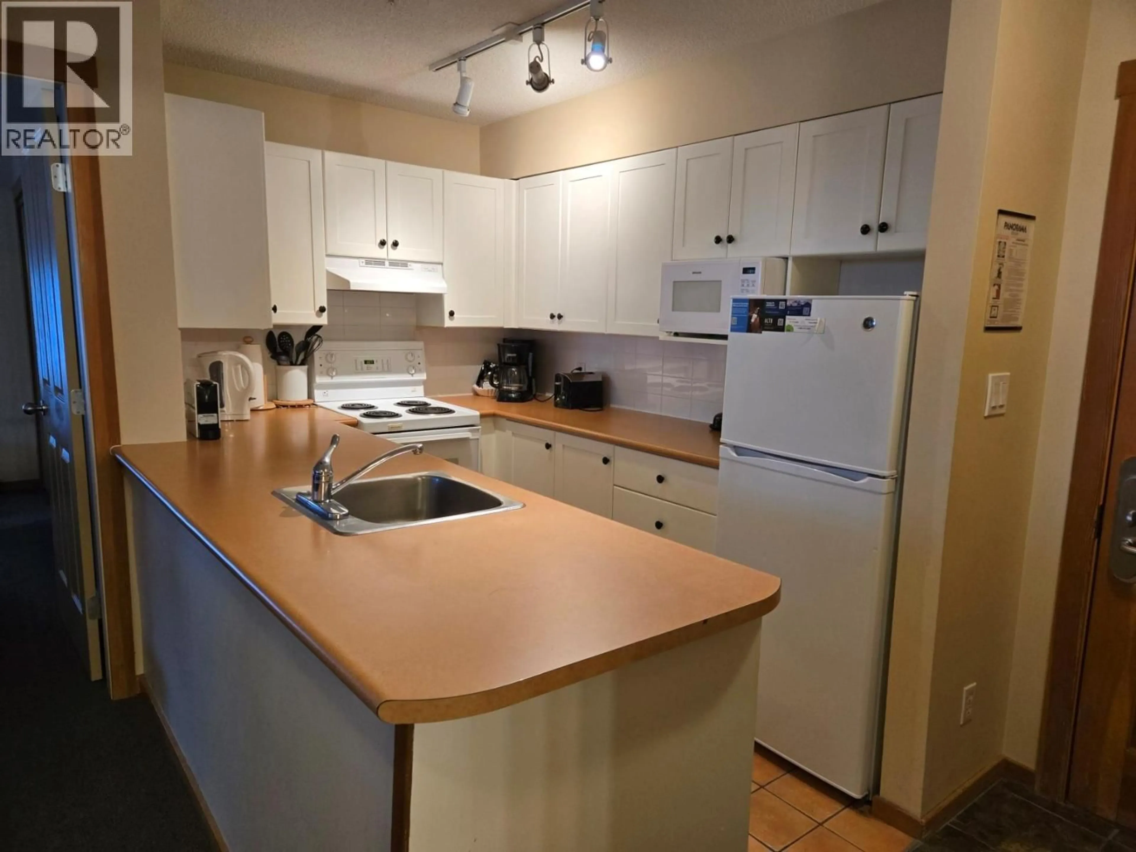 Standard kitchen, unknown for 114 - 2060 SUMMIT DRIVE, Panorama British Columbia V0A1T0