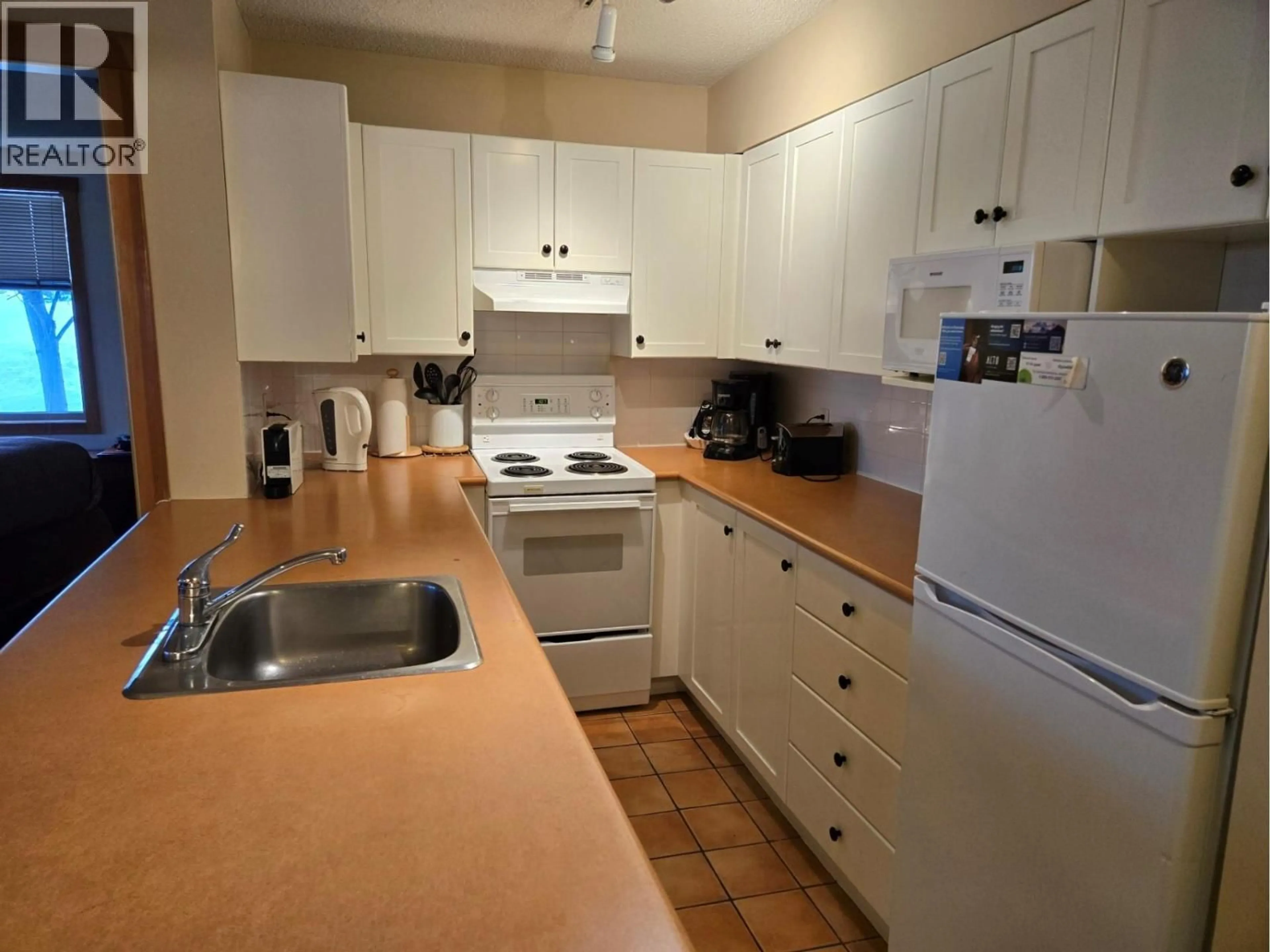 Standard kitchen, unknown for 114 - 2060 SUMMIT DRIVE, Panorama British Columbia V0A1T0