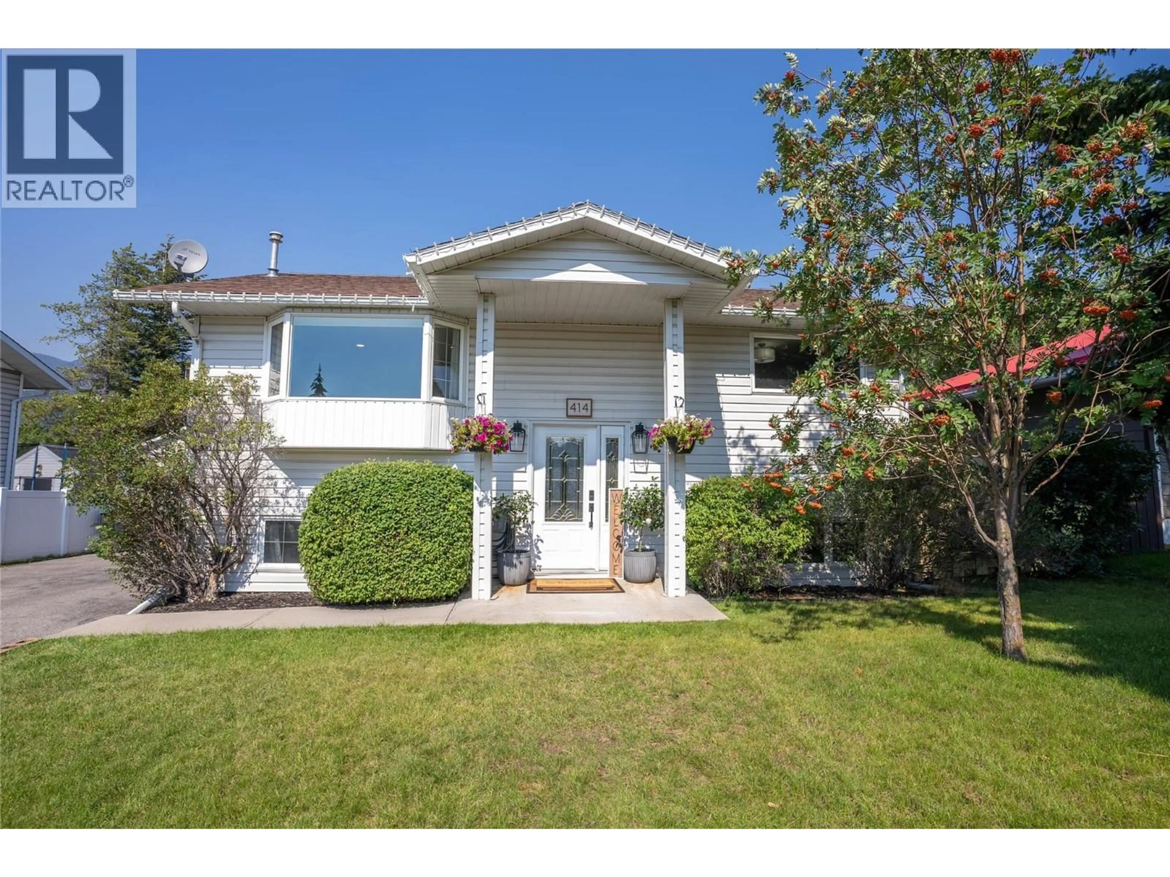 Home with vinyl exterior material, street for 414 WHITE BIRCH CRESCENT, Sparwood British Columbia V0B2G0