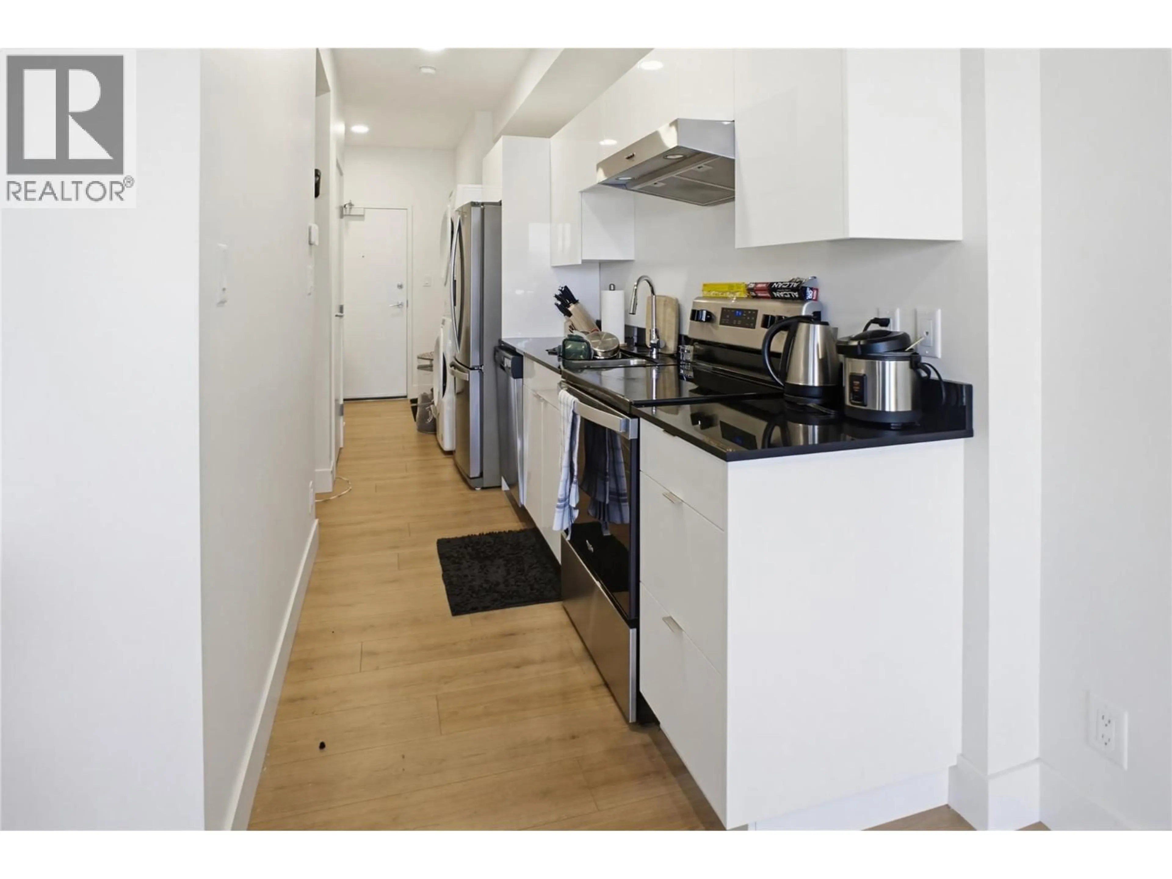 Standard kitchen, unknown for 511 - 444 ST PAUL STREET, Kamloops British Columbia V2C0L2