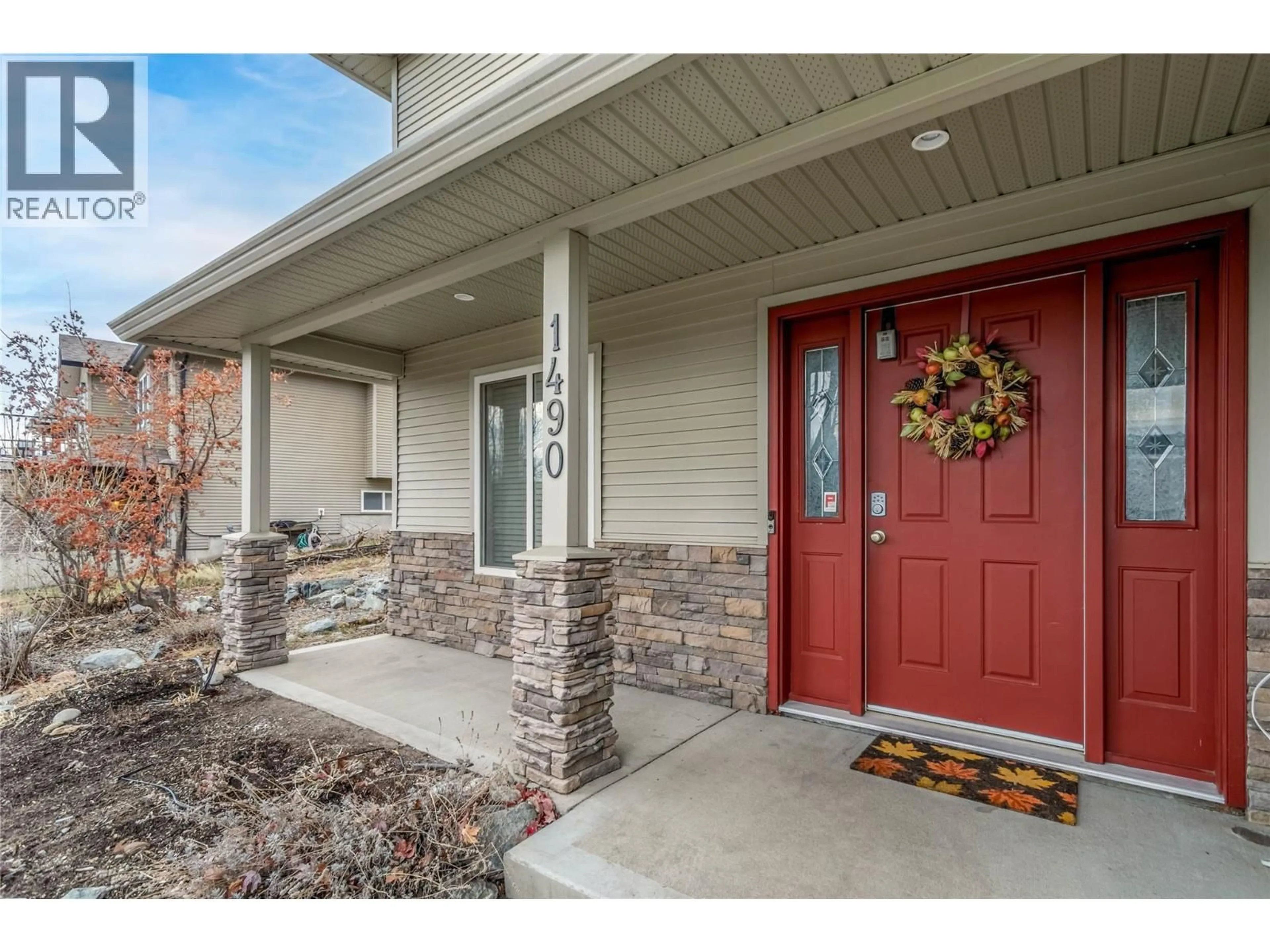Indoor entryway for 1490 FEEDHAM AVENUE, Kelowna British Columbia V1P1N7