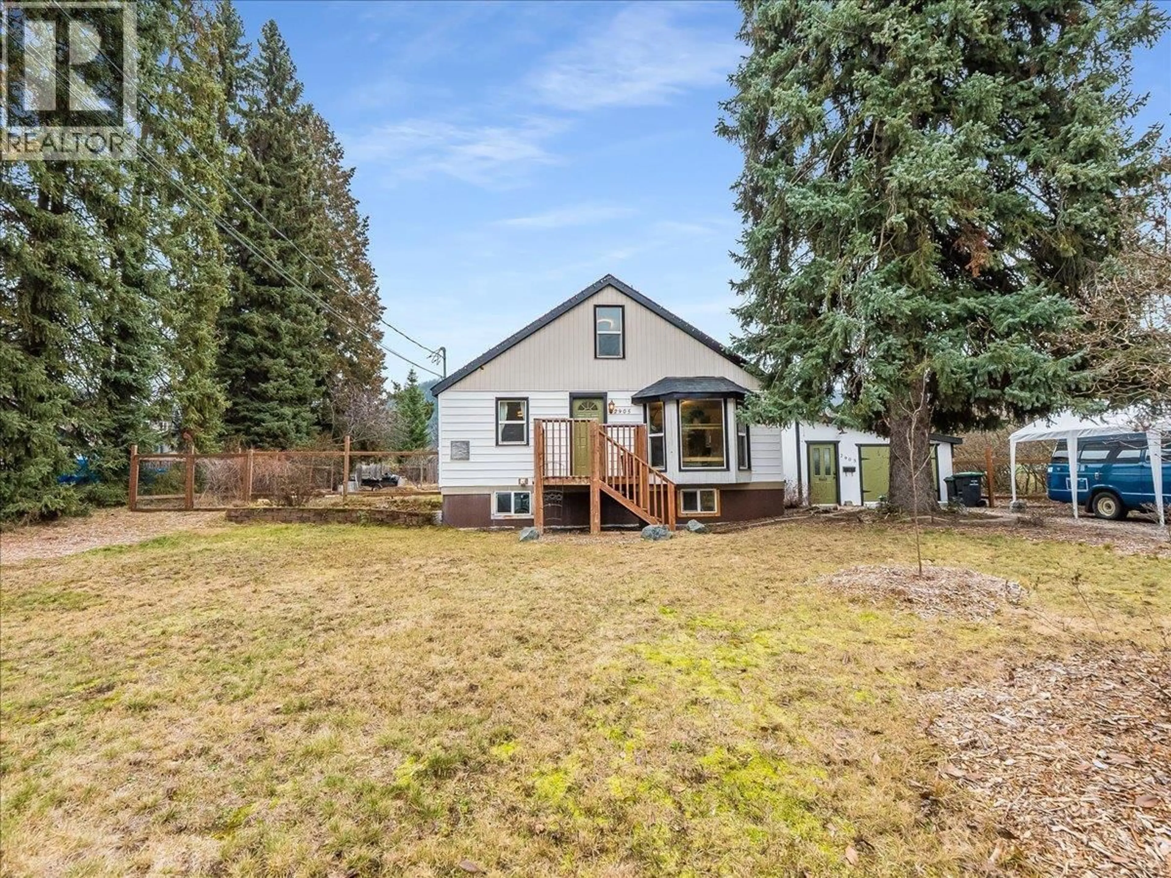 A pic from outside/outdoor area/front of a property/back of a property/a pic from drone, mountain view for 2905 5TH AVENUE, Castlegar British Columbia V1N2V2