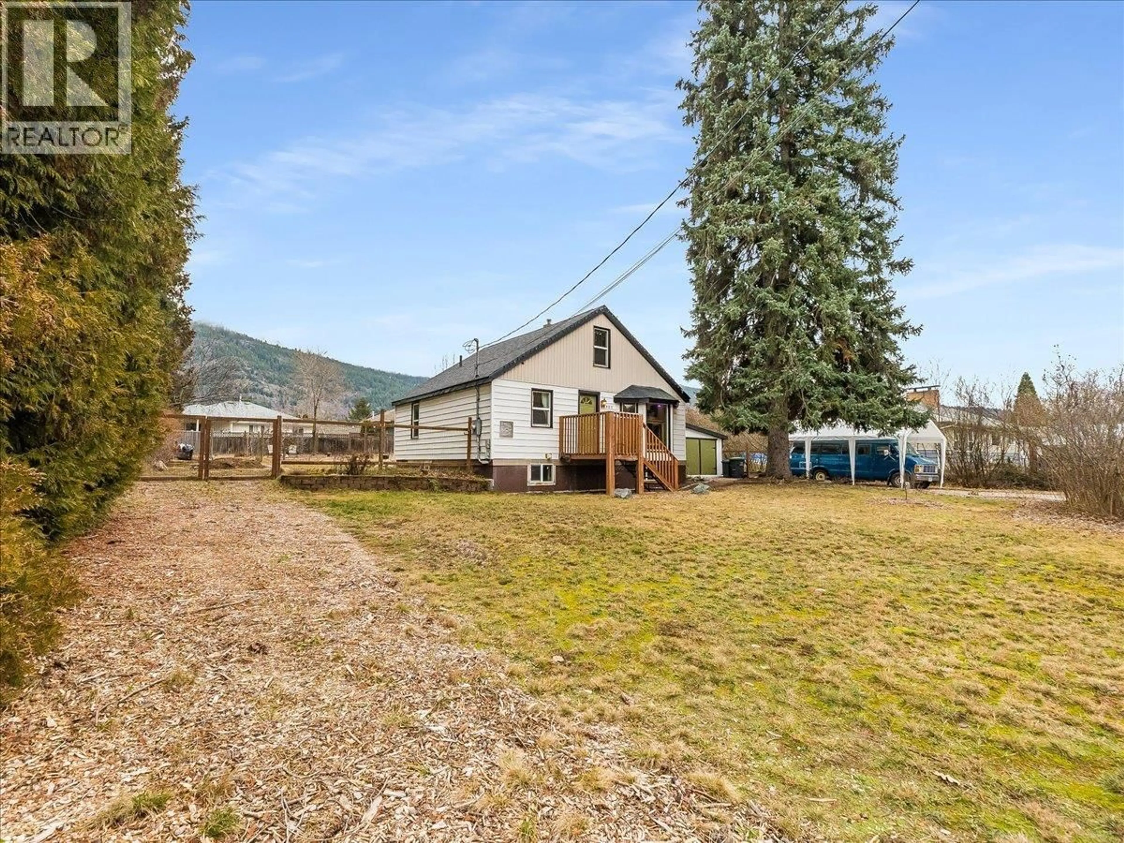 A pic from outside/outdoor area/front of a property/back of a property/a pic from drone, mountain view for 2905 5TH AVENUE, Castlegar British Columbia V1N2V2