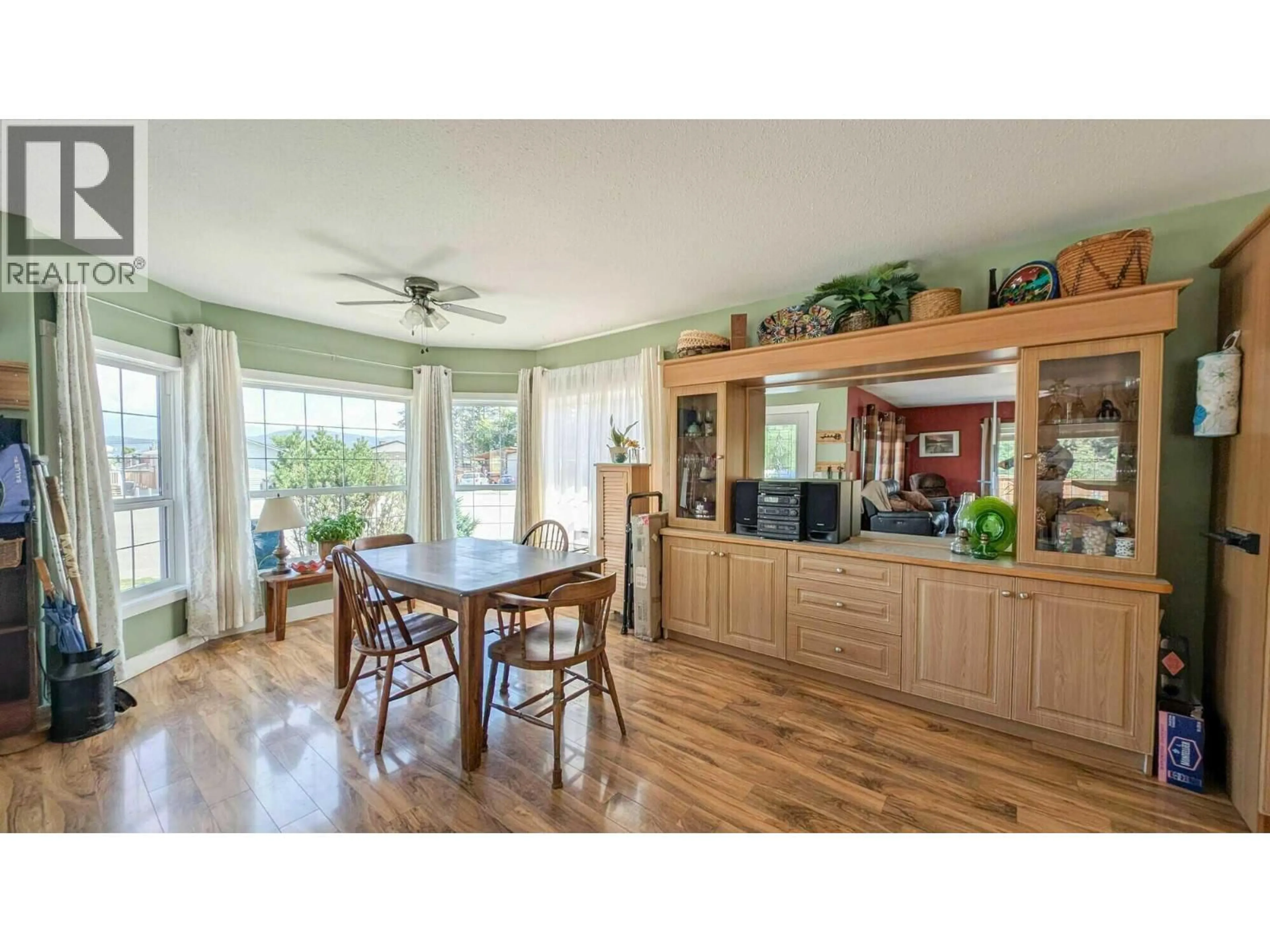 Open concept kitchen, wood/laminate floor for 36 PINEWOOD AVENUE, Cranbrook British Columbia V1C5X8