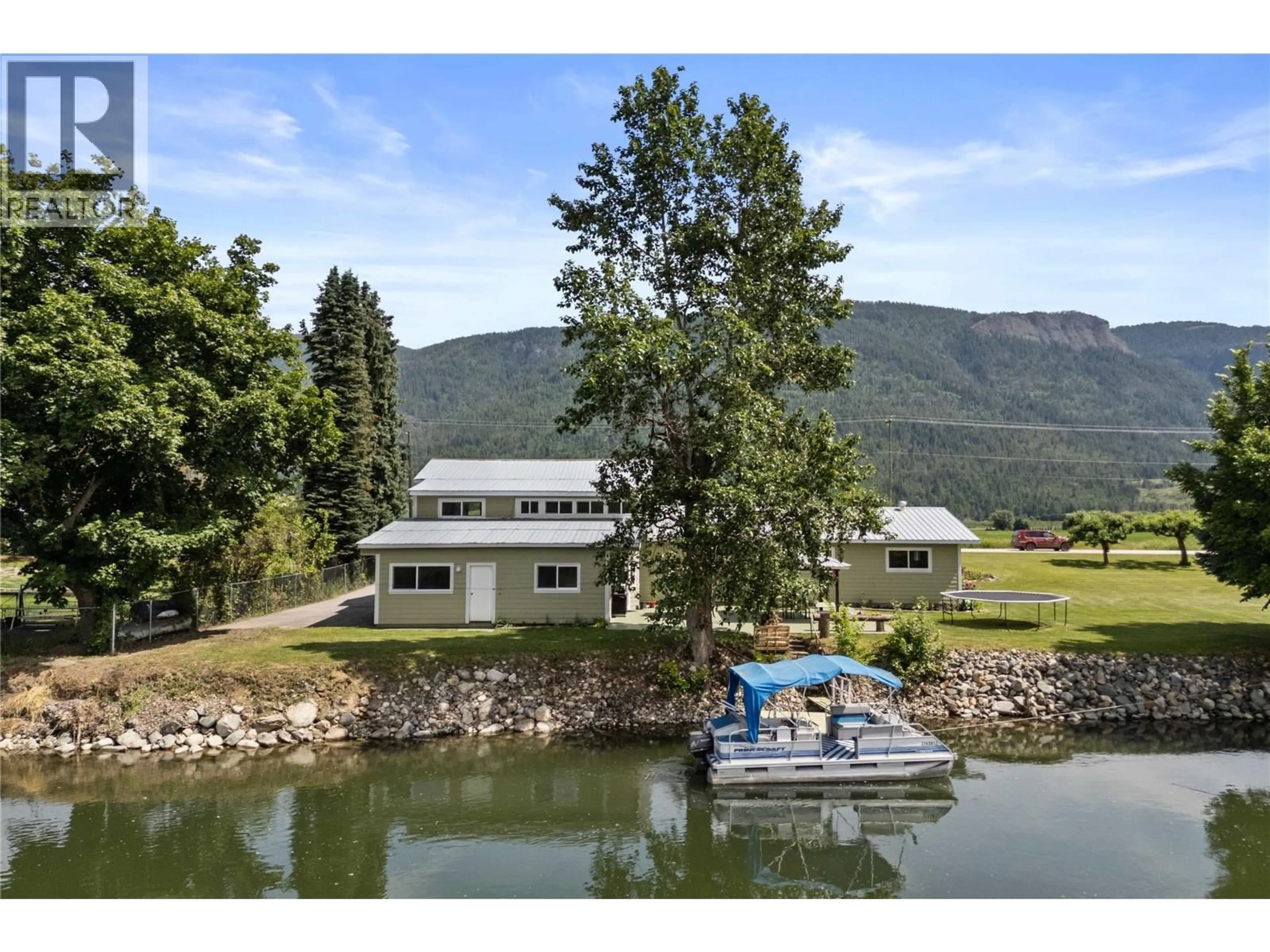 A pic from outside/outdoor area/front of a property/back of a property/a pic from drone, water/lake/river/ocean view for 7088 97A HIGHWAY, Grindrod British Columbia V0E1Y0