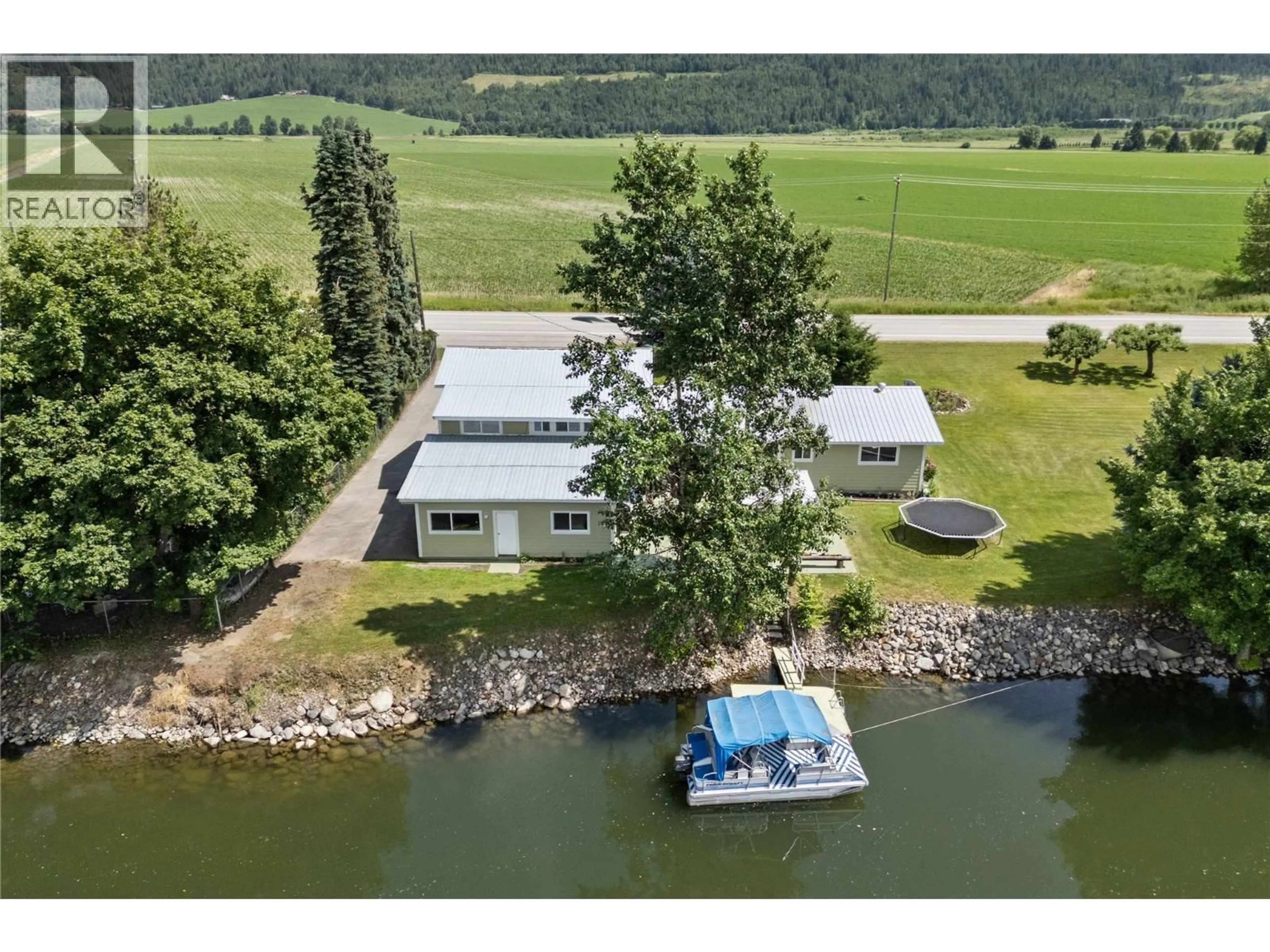 A pic from outside/outdoor area/front of a property/back of a property/a pic from drone, water/lake/river/ocean view for 7088 97A HIGHWAY, Grindrod British Columbia V0E1Y0
