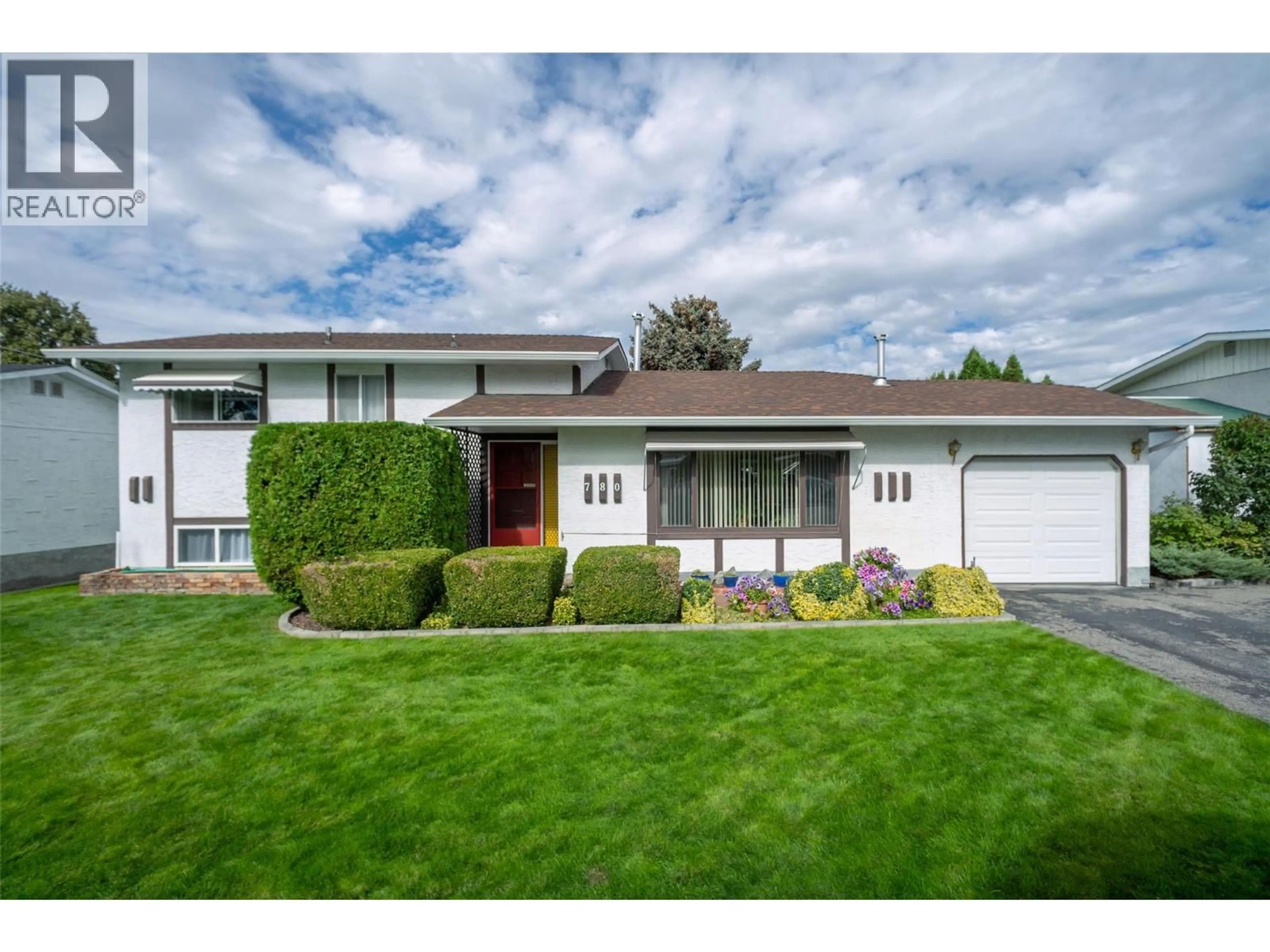 Home with vinyl exterior material, street for 780 DUNDEE ROAD, Kelowna British Columbia V1X1R4
