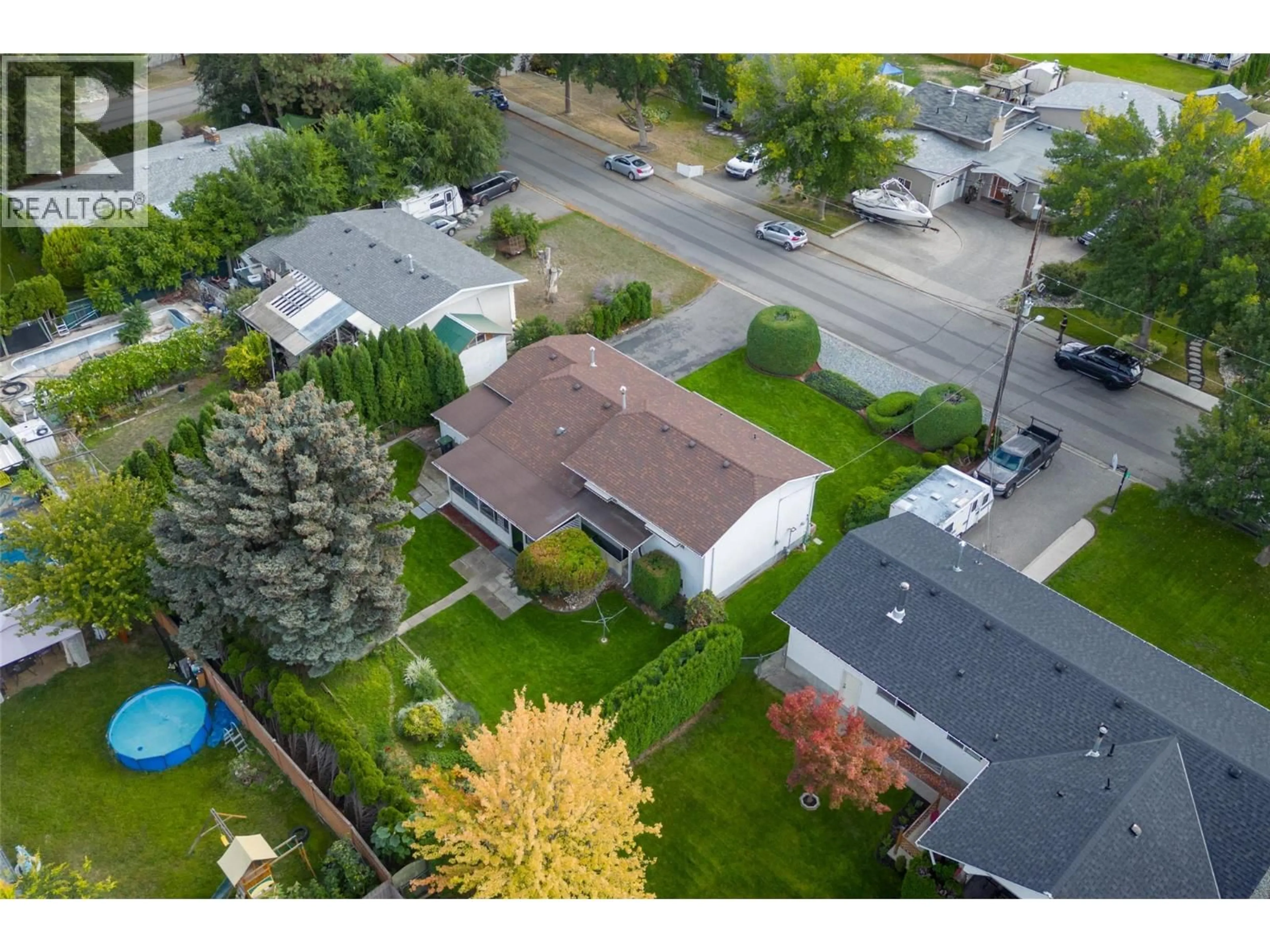 A pic from outside/outdoor area/front of a property/back of a property/a pic from drone, street for 780 DUNDEE ROAD, Kelowna British Columbia V1X1R4