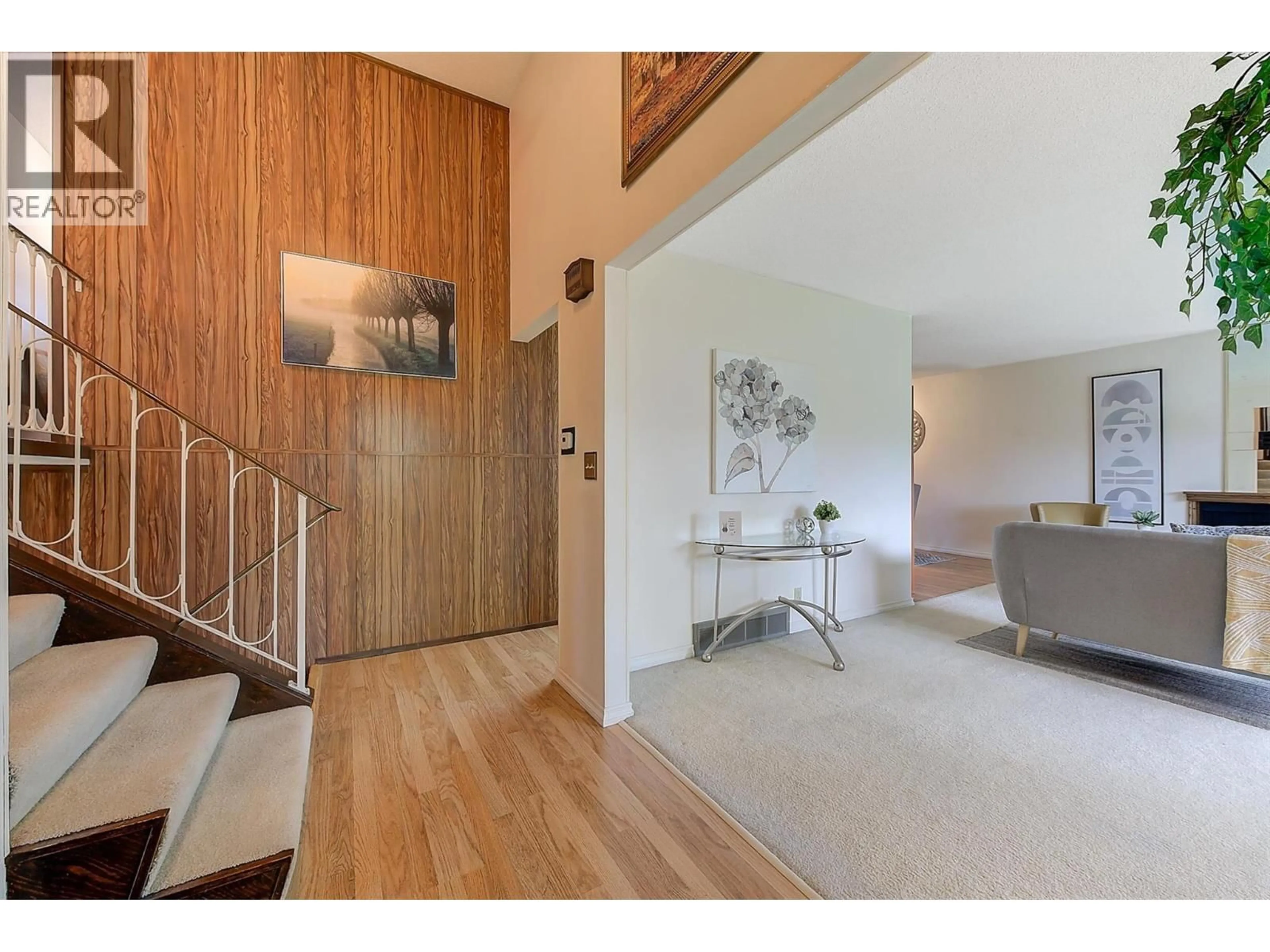 Indoor entryway for 780 DUNDEE ROAD, Kelowna British Columbia V1X1R4