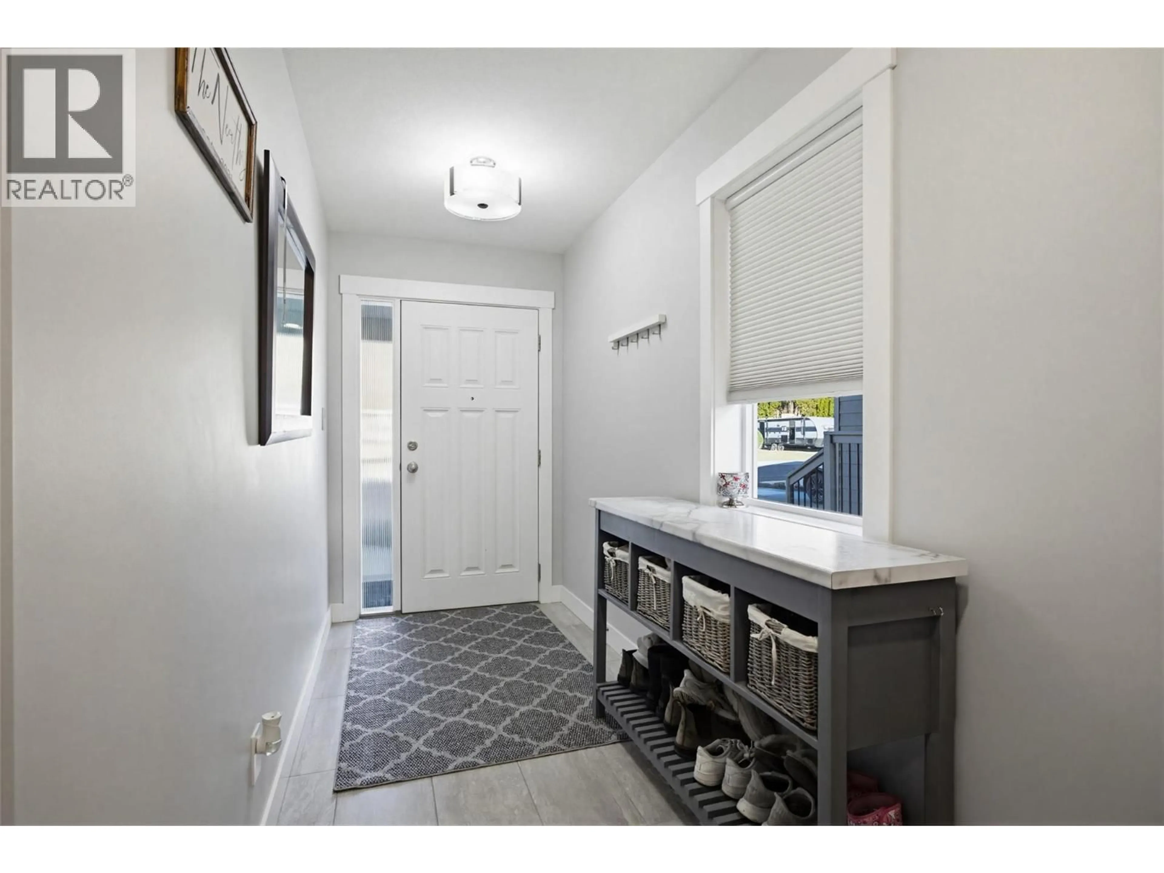 Indoor entryway for 2379 PARKCREST AVENUE, Kamloops British Columbia V2B4Y2