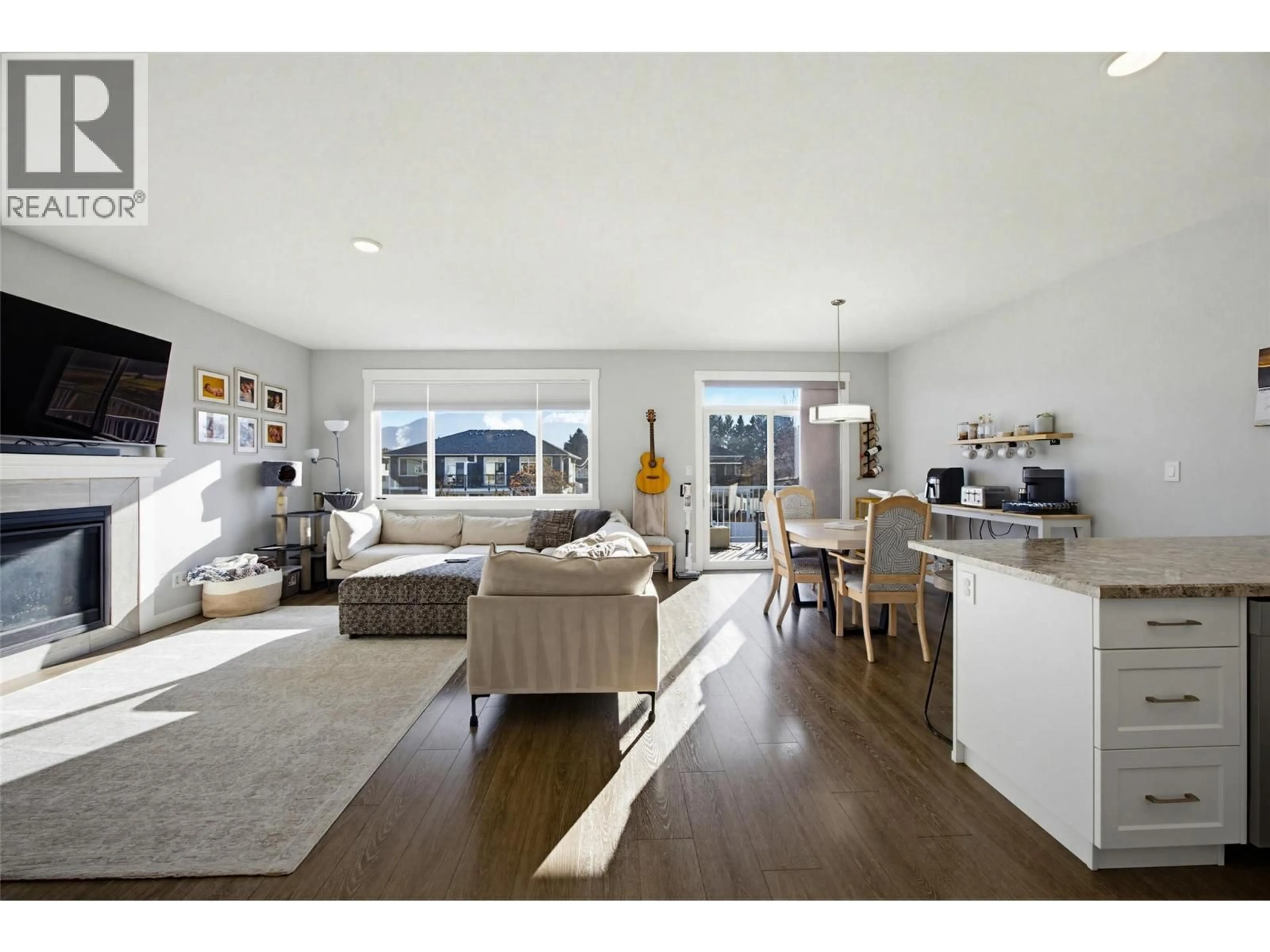 Living room with furniture, wood/laminate floor for 2379 PARKCREST AVENUE, Kamloops British Columbia V2B4Y2