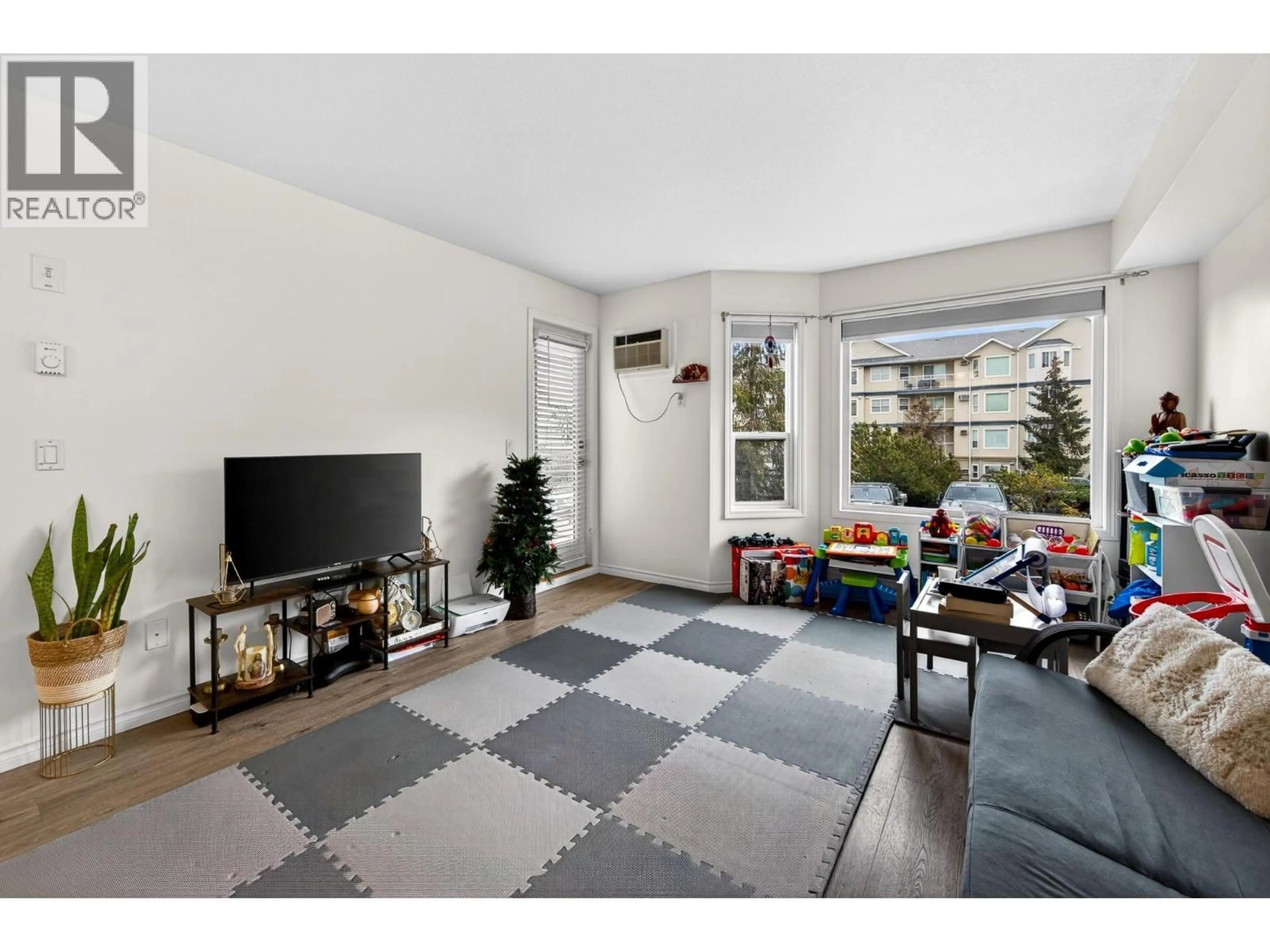 Living room with furniture, unknown for 211 - 1170 HUGH ALLAN DRIVE, Kamloops British Columbia V1S1T5