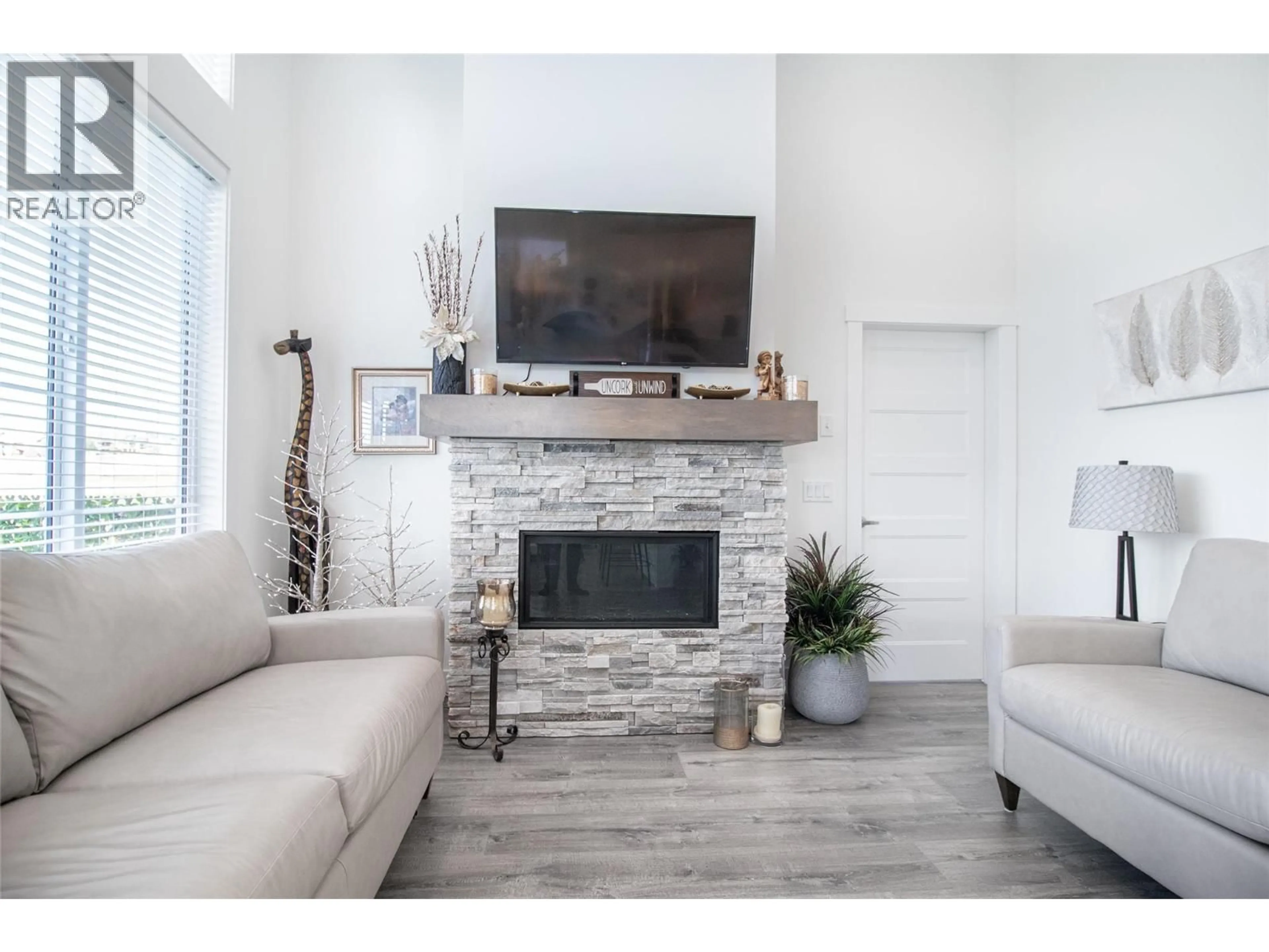 Living room with furniture, unknown for 1396 TOWER RANCH DRIVE, Kelowna British Columbia V1P1T8