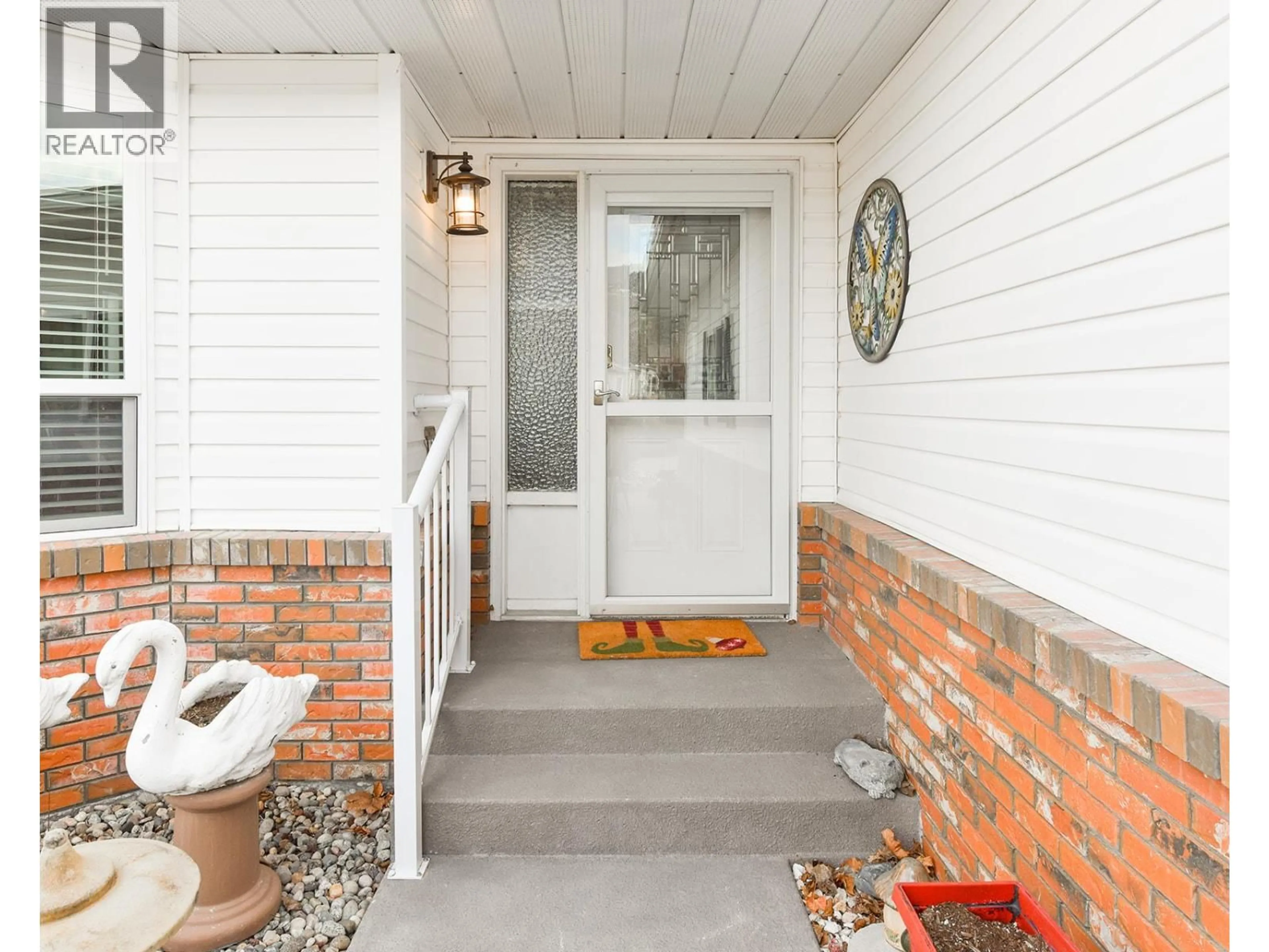 Indoor entryway for 29 KINGFISHER DRIVE, Penticton British Columbia V2A8K6