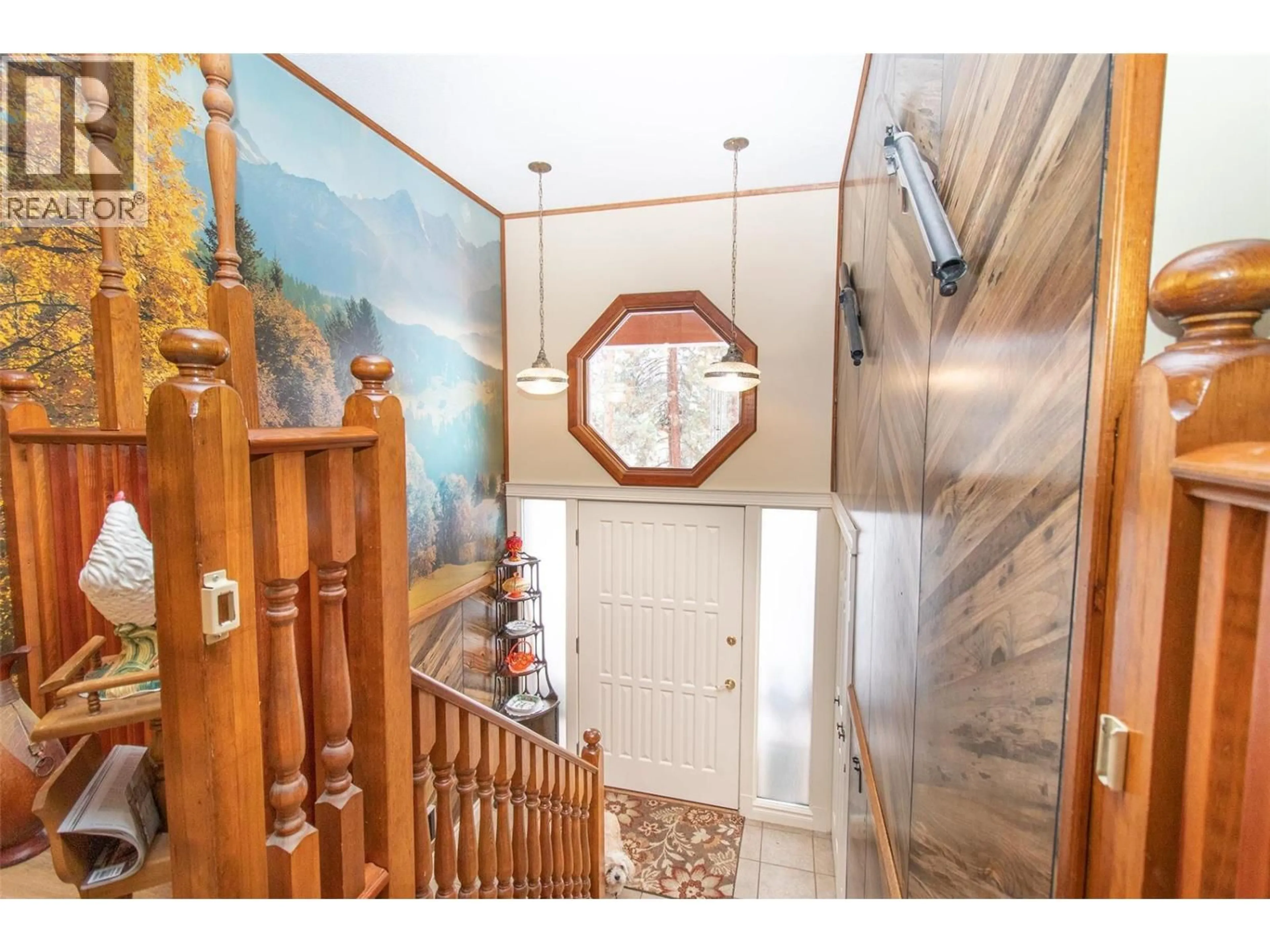 Indoor entryway for 1542 BELGO ROAD, Kelowna British Columbia V1P1C9