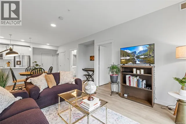 103E - 120 JENSEN AVENUE WEST, Parksville 2