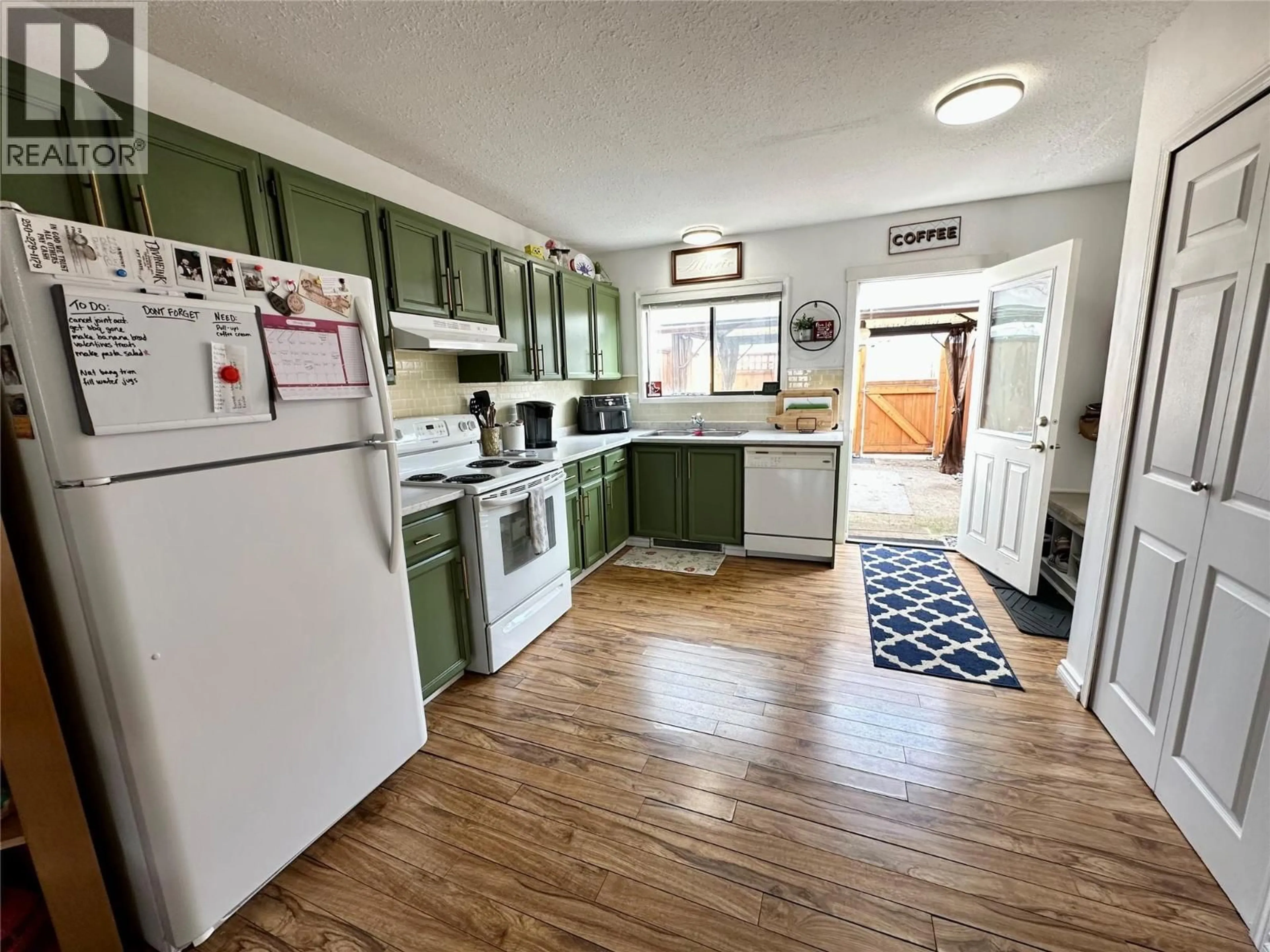 Standard kitchen, unknown for 3 - 6435 PARK DRIVE, Oliver British Columbia V0H1T3